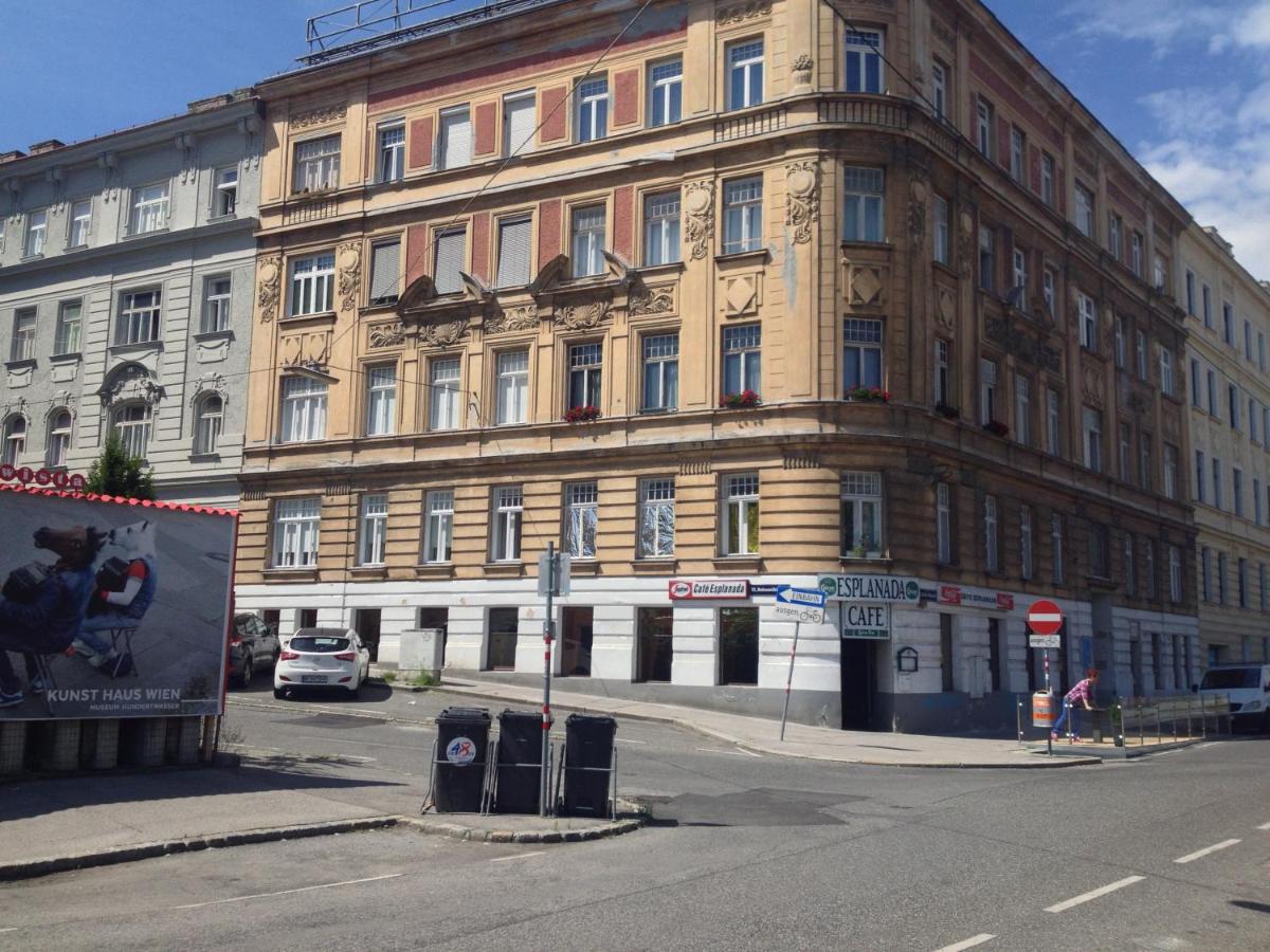 Big Vintage Style Flat Near Schönbrunn