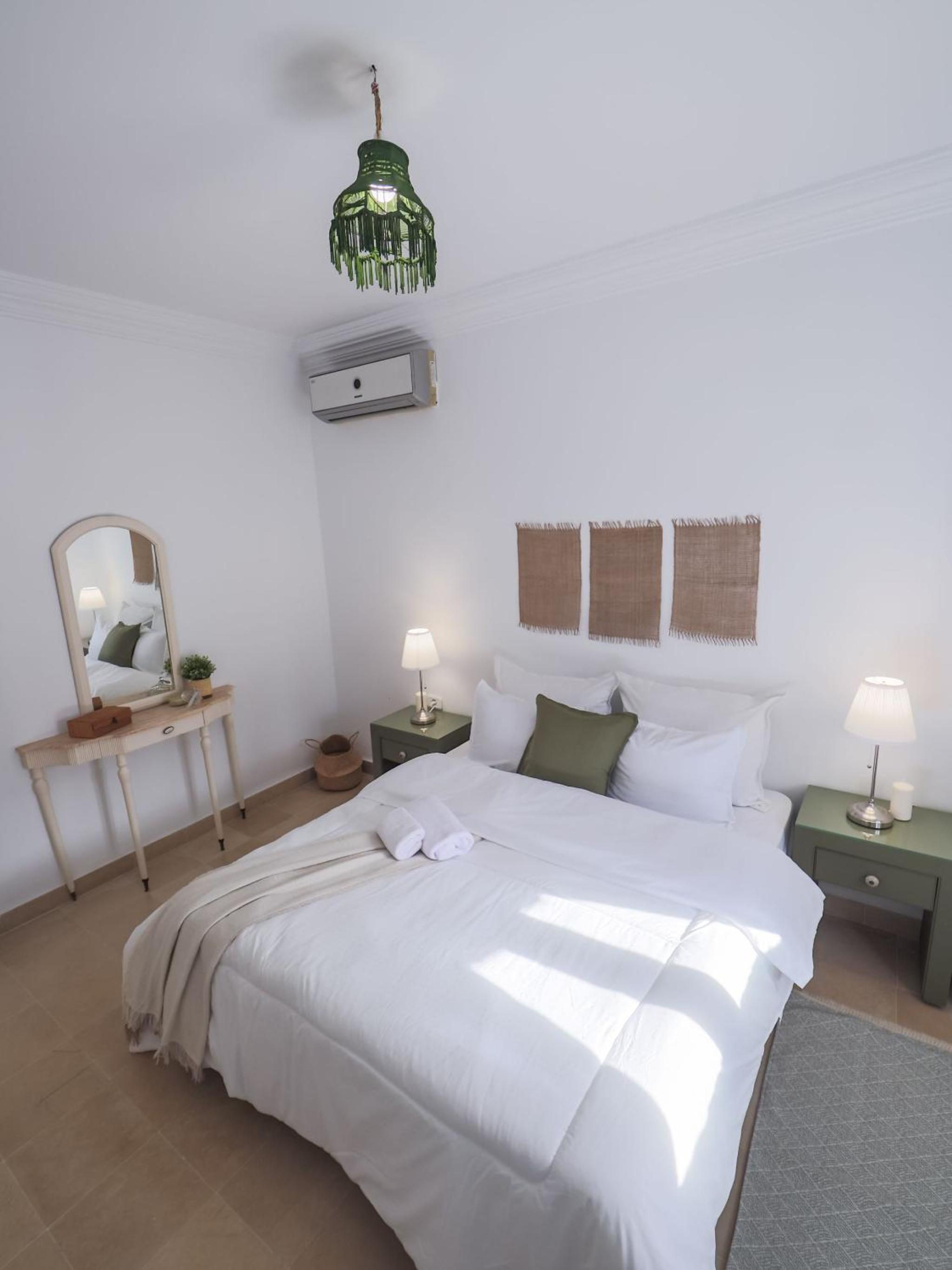 Charming Apartment with Panoramic Views in Historic Carthage