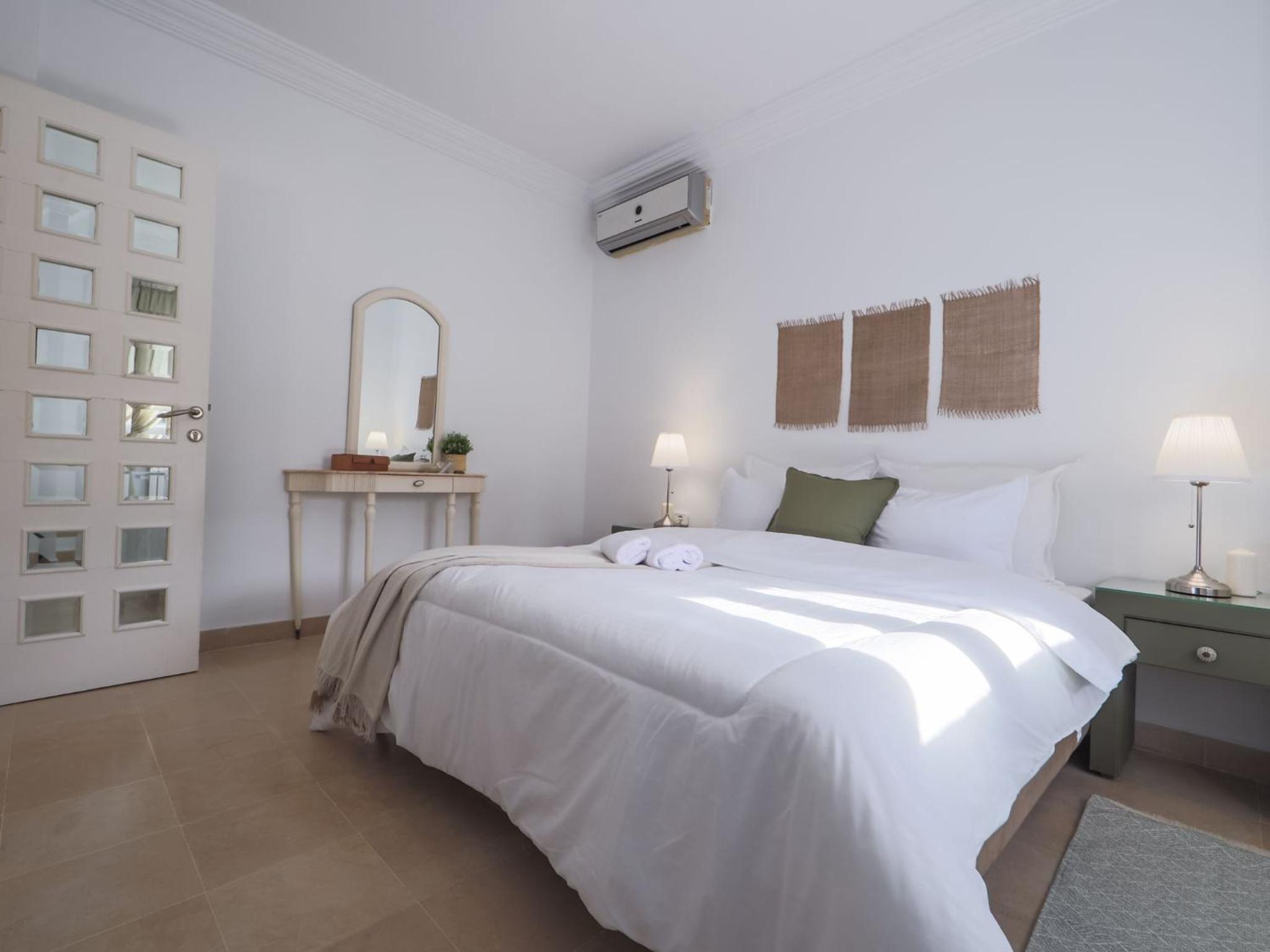 Charming Apartment with Panoramic Views in Historic Carthage