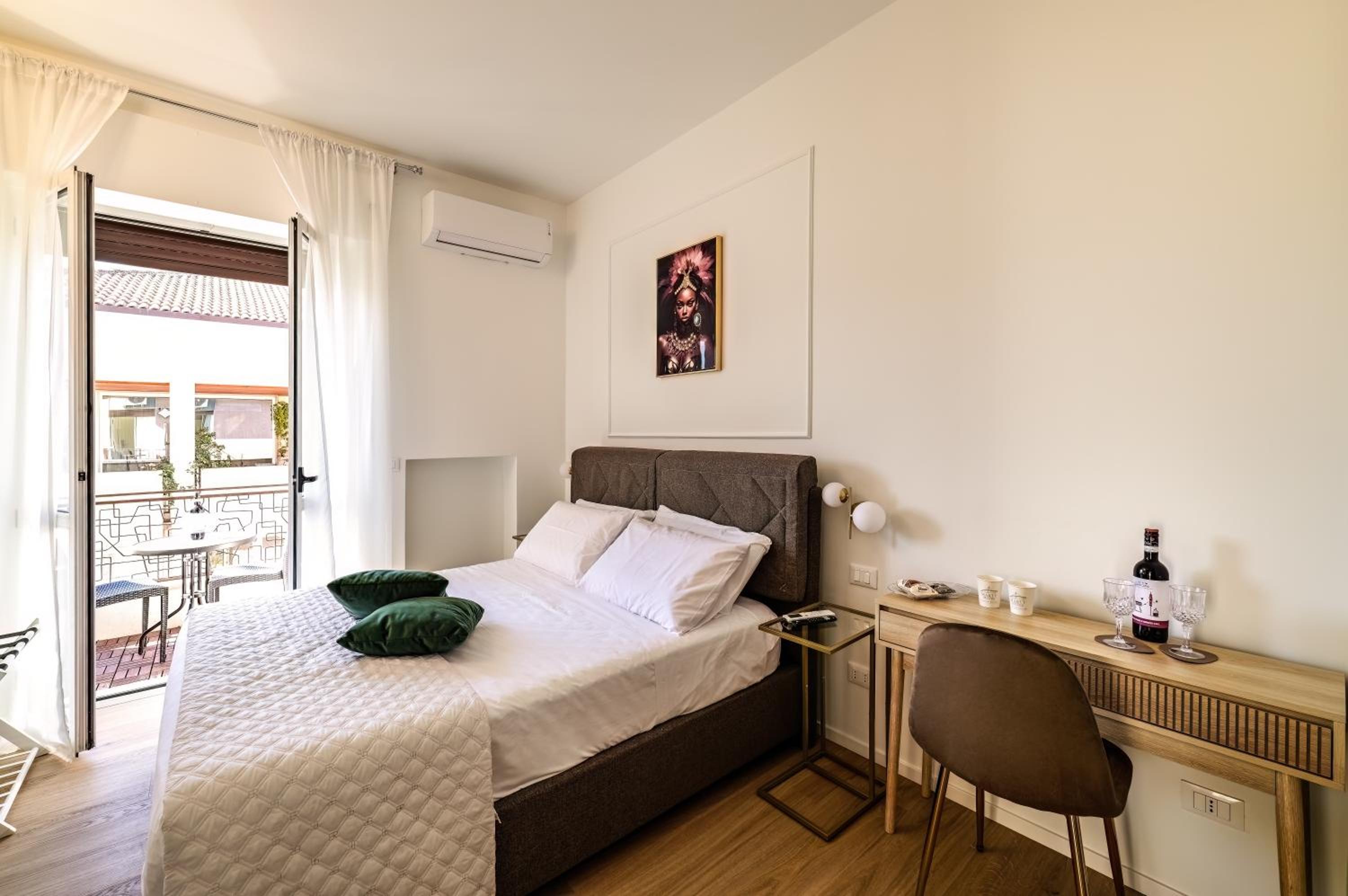 Marty Suites - Luxury Rooms photo 4