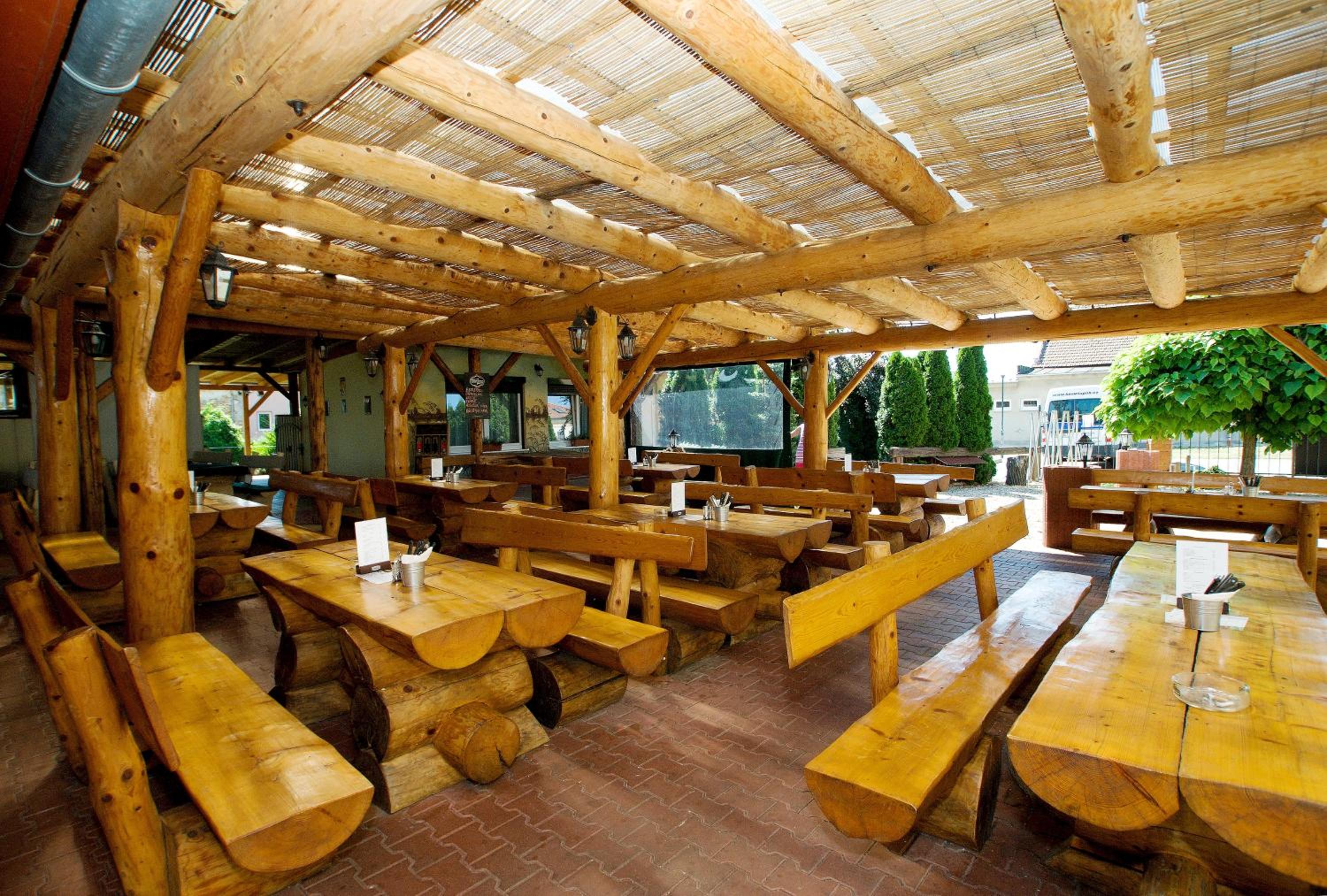 Villa Marcus - rodinný relax 200 m od Penzionu Kometa, u jezera s grilem a sdílenou kuchyní
