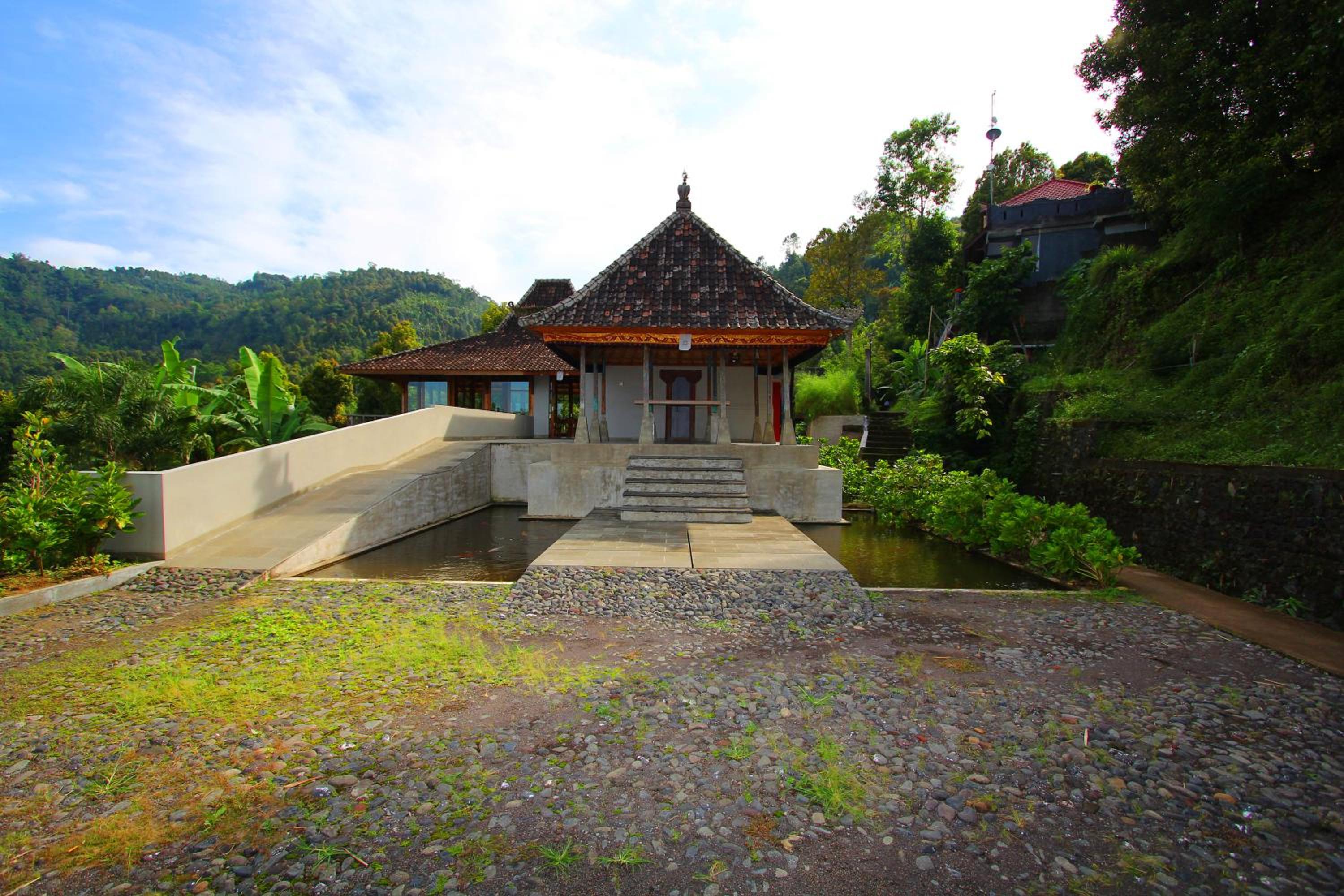 Melanting Cottages