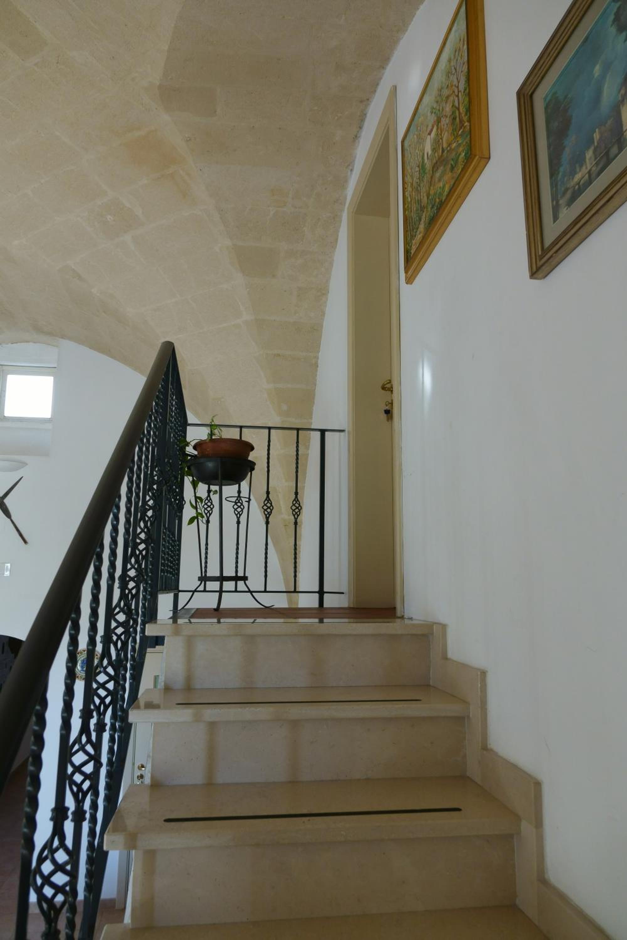 Donna Lina view 5