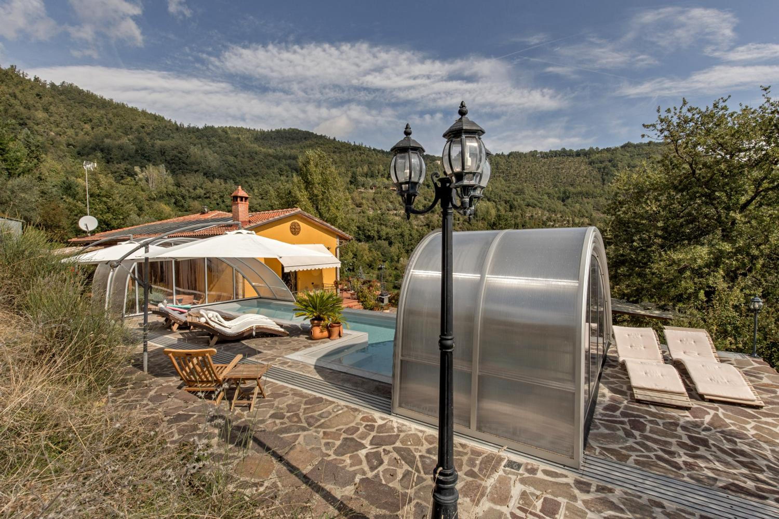 DeiMori LaMassa private villa with pool view 5