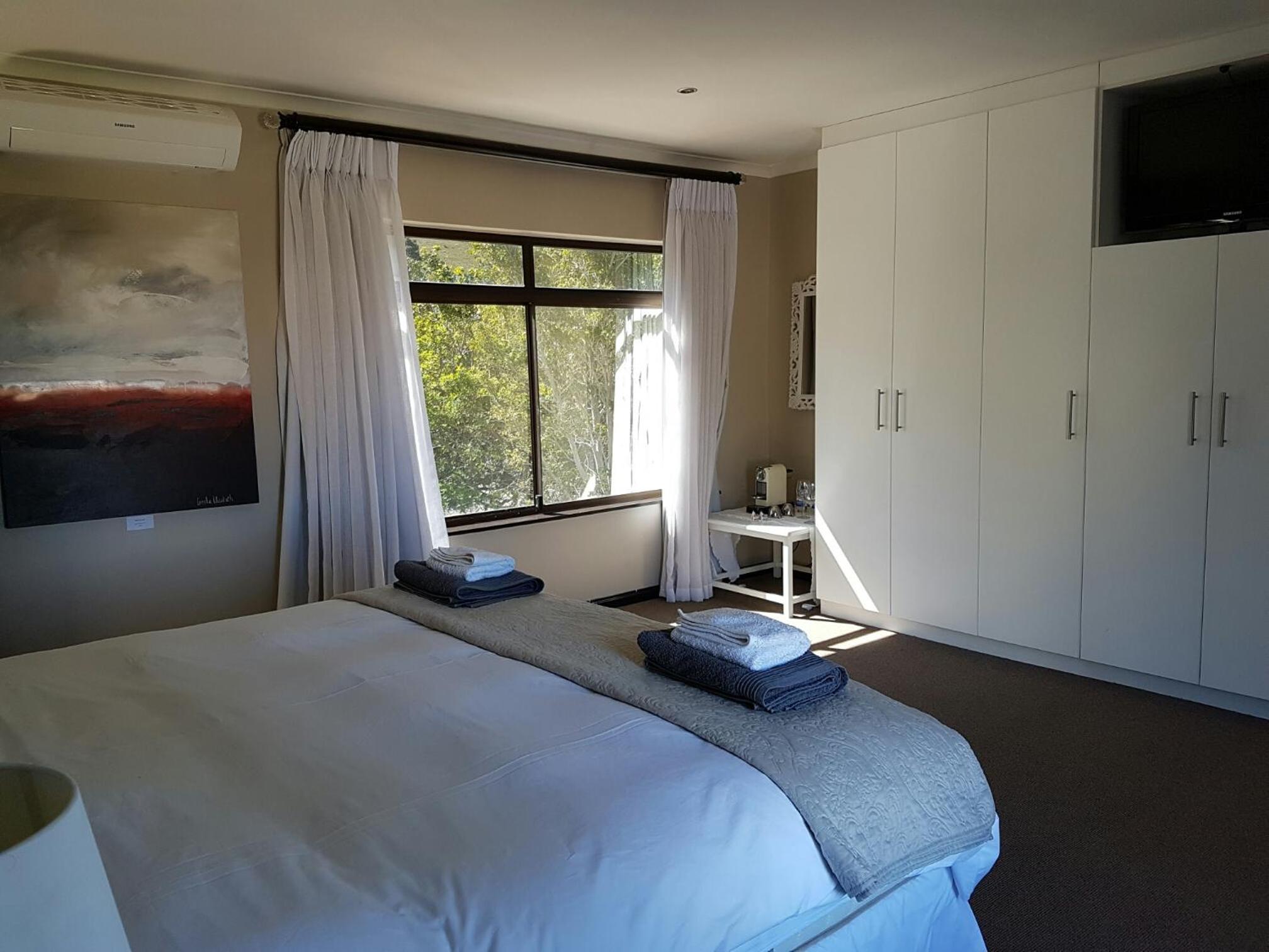 Seaside Hermanus Guest Room view 5