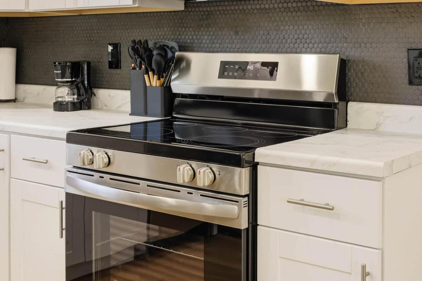 Elegant Auburndale Rooms Near the Speedway & Lake