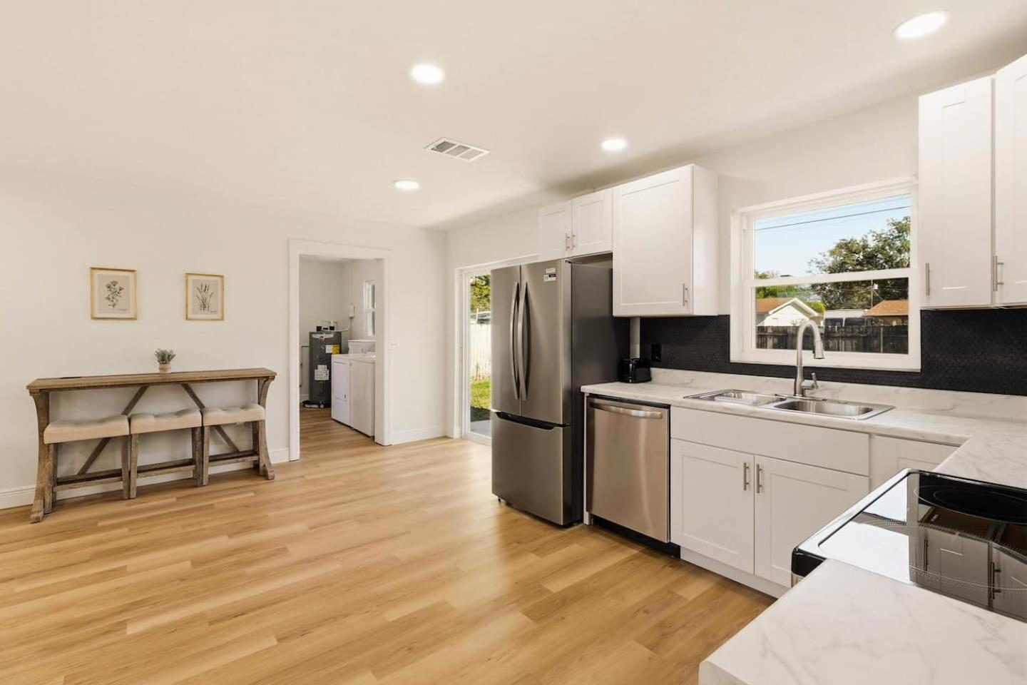 Elegant Auburndale Rooms Near the Speedway & Lake
