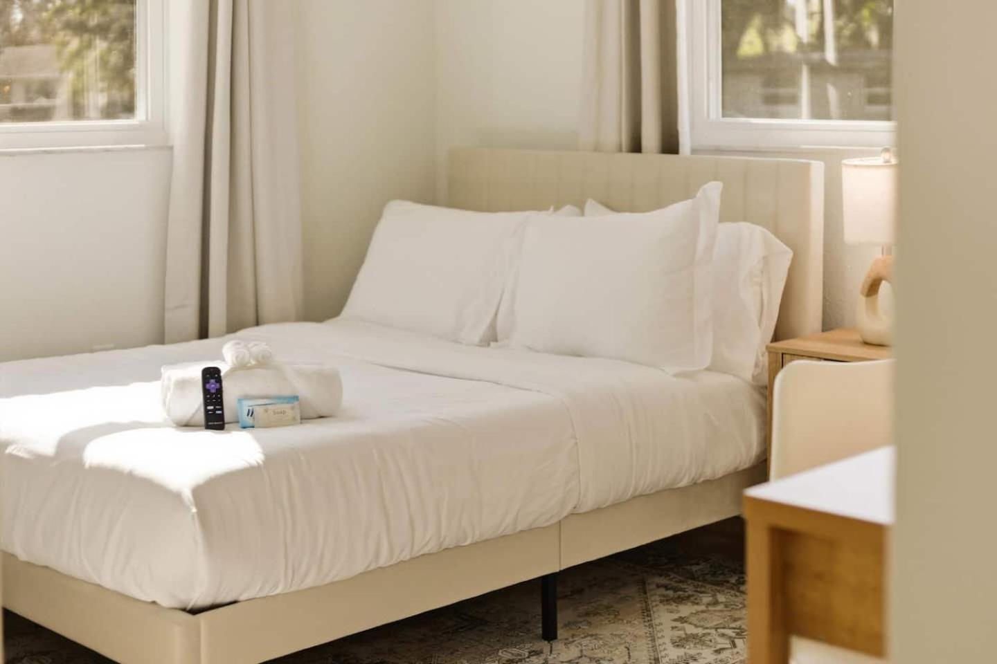 Elegant Auburndale Rooms Near the Speedway & Lake