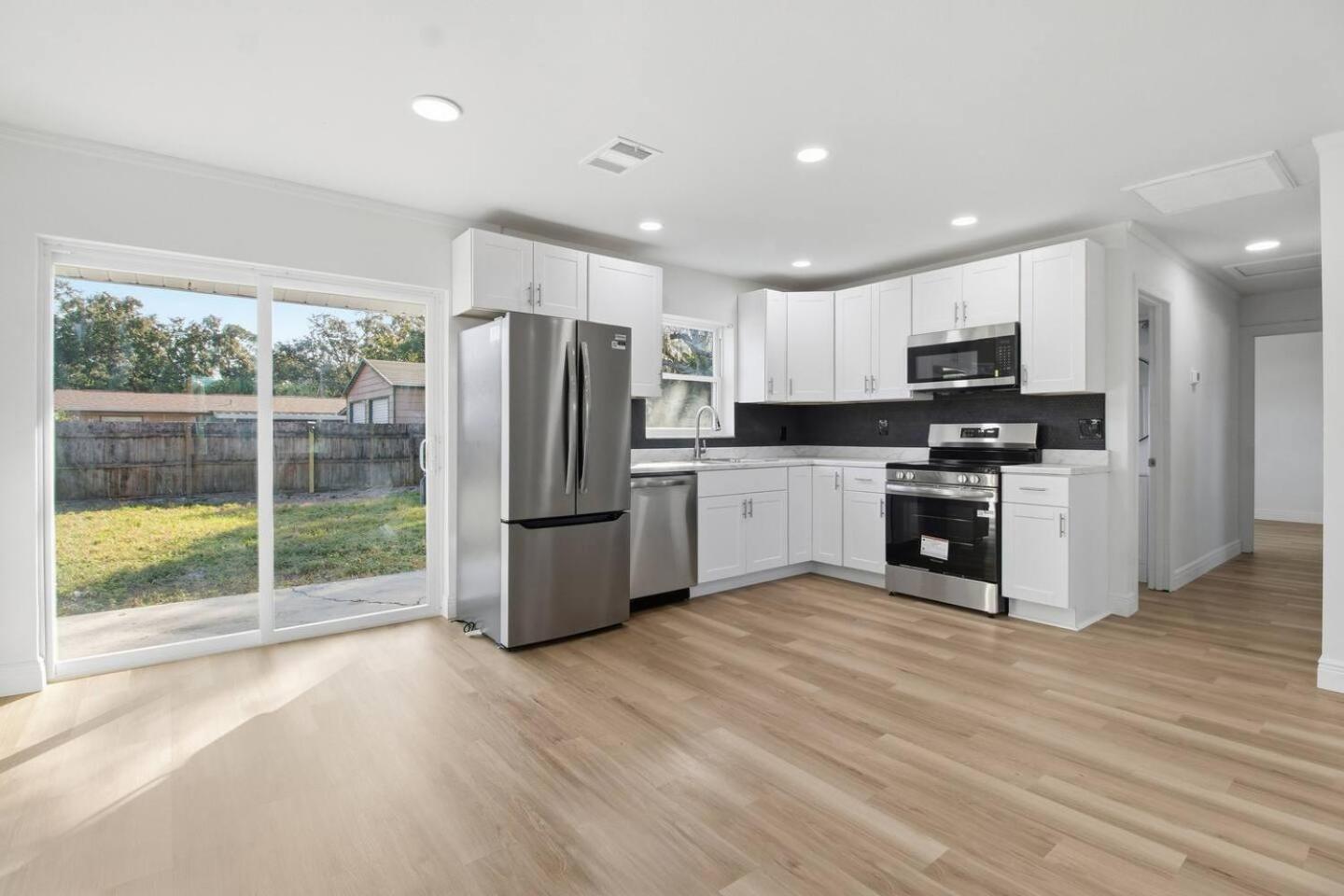Elegant Auburndale Rooms Near the Speedway & Lake
