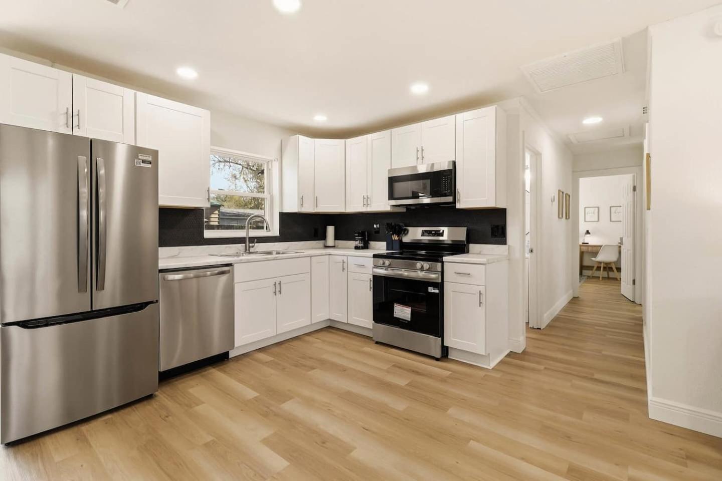 Elegant Auburndale Rooms Near the Speedway & Lake