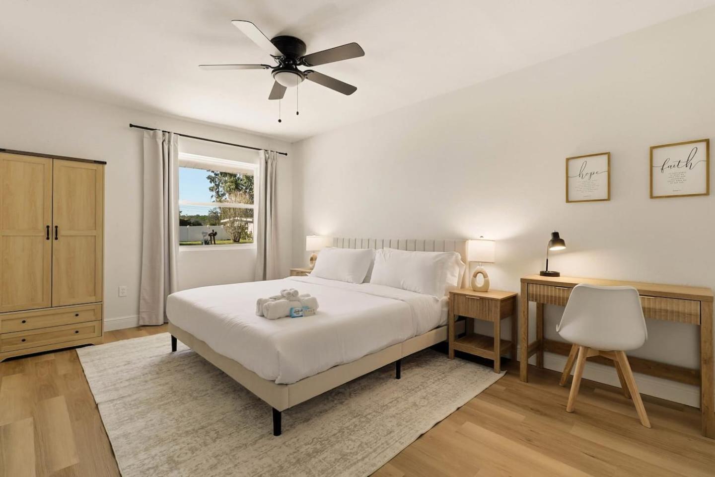Elegant Auburndale Rooms Near the Speedway & Lake