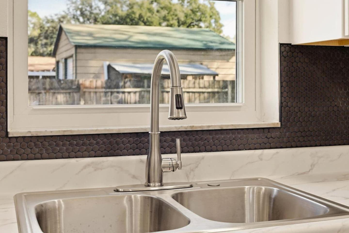Elegant Auburndale Rooms Near the Speedway & Lake