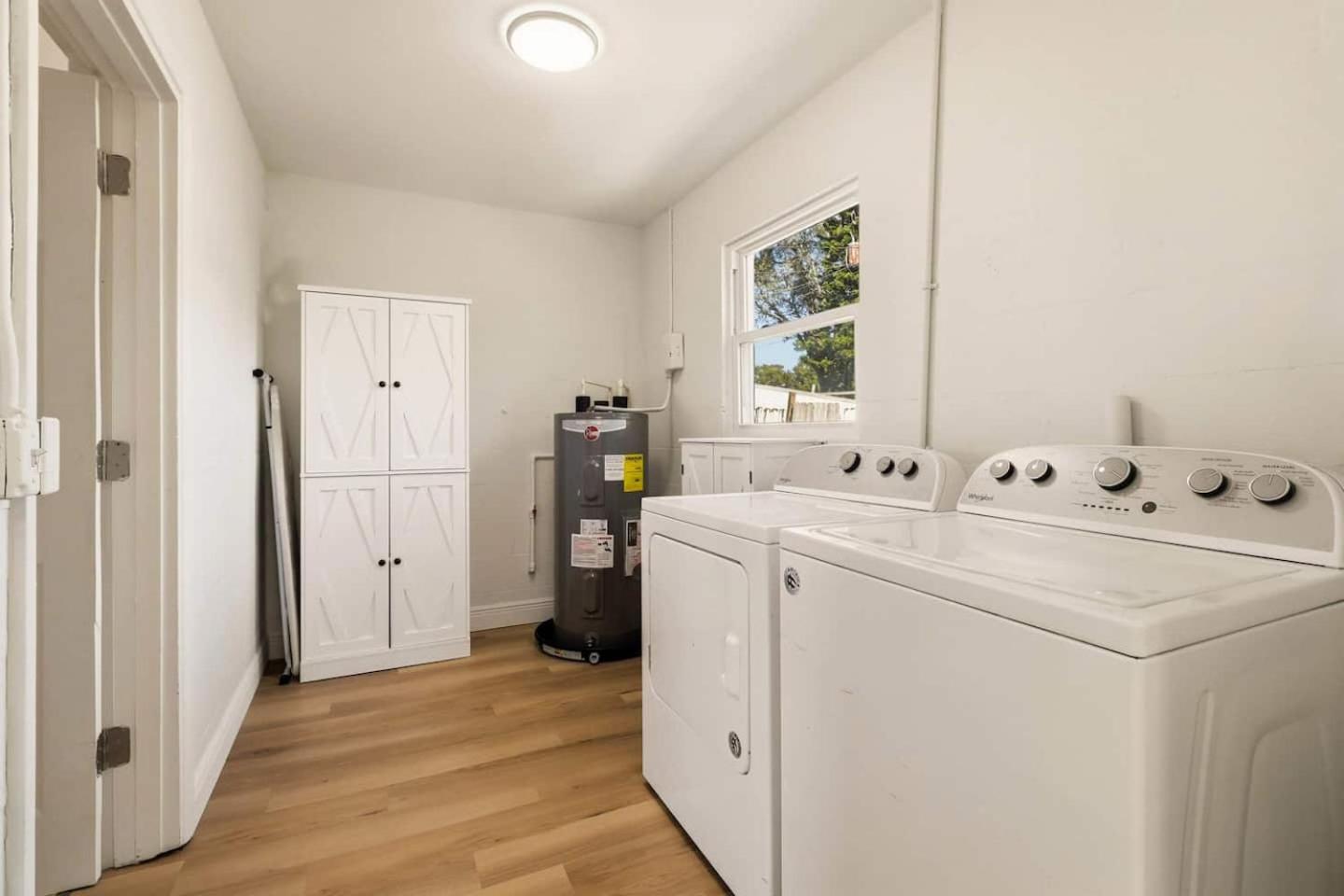 Elegant Auburndale Rooms Near the Speedway & Lake