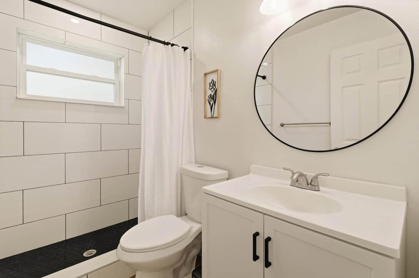 Elegant Auburndale Rooms Near the Speedway & Lake