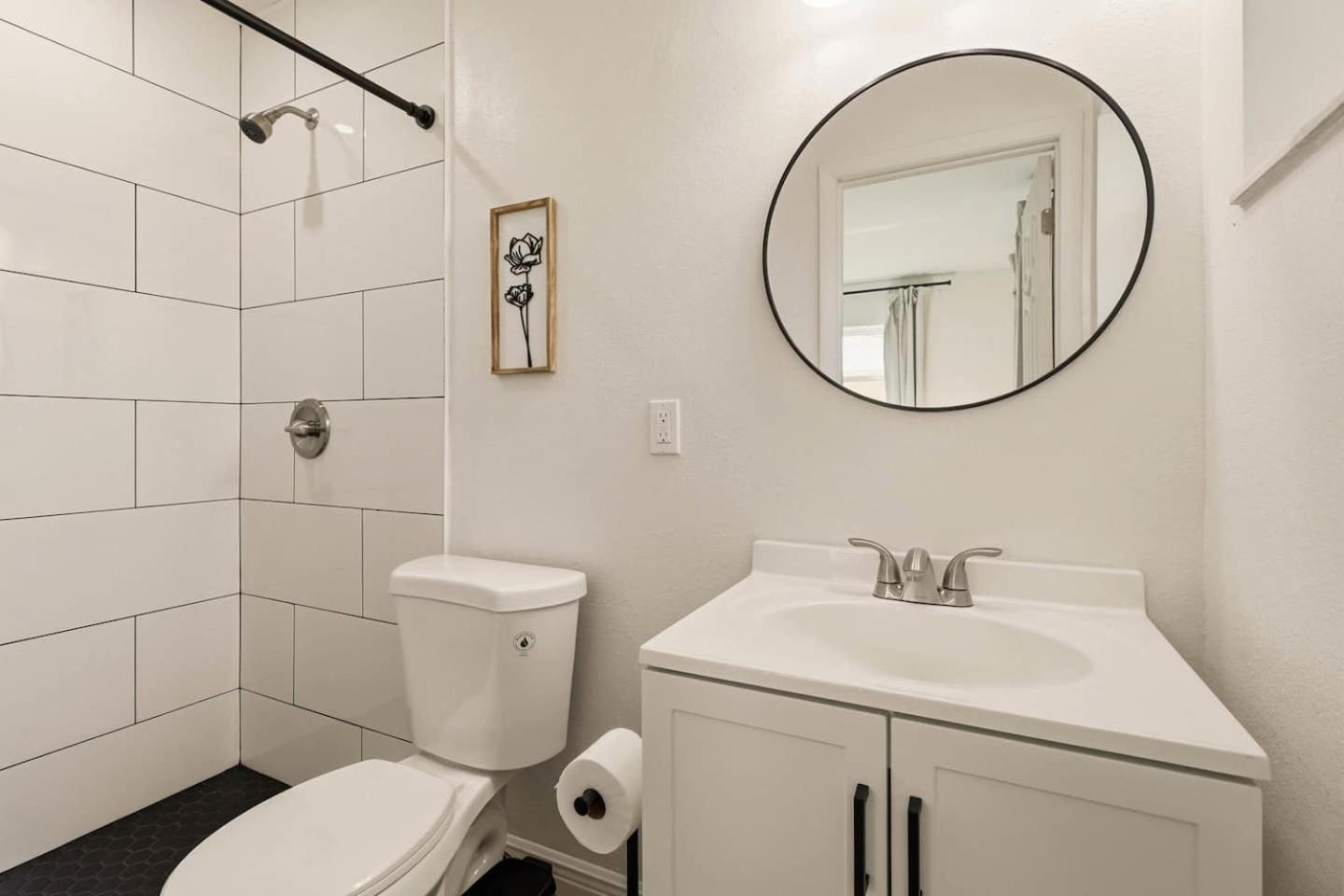 Elegant Auburndale Rooms Near the Speedway & Lake