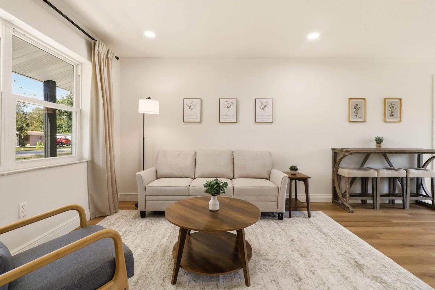 Elegant Auburndale Rooms Near the Speedway & Lake