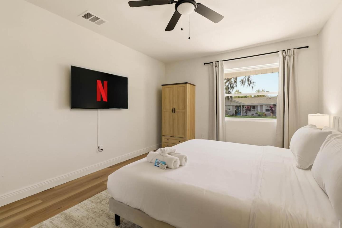 Elegant Auburndale Rooms Near the Speedway & Lake