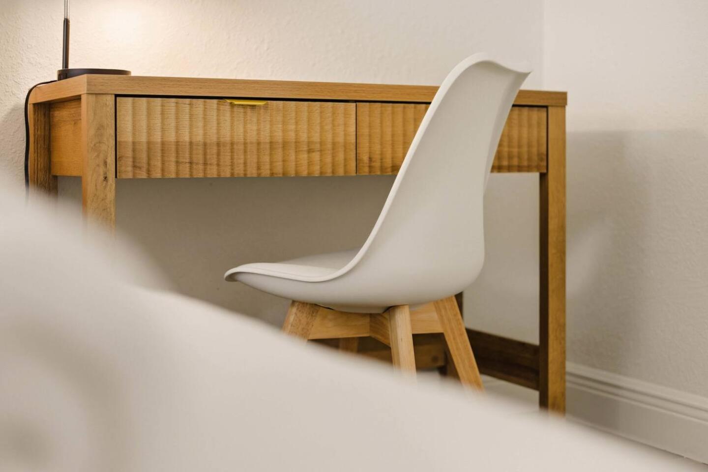 Elegant Auburndale Rooms Near the Speedway & Lake
