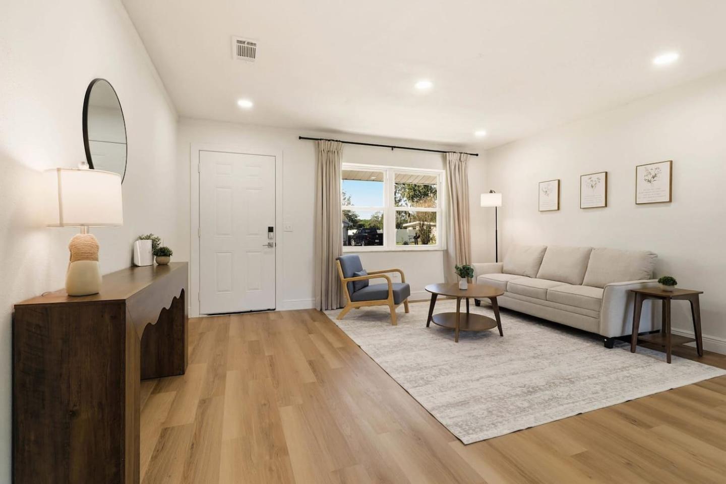 Elegant Auburndale Rooms Near the Speedway & Lake