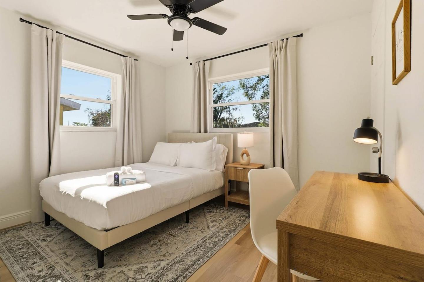 Elegant Auburndale Rooms Near the Speedway & Lake