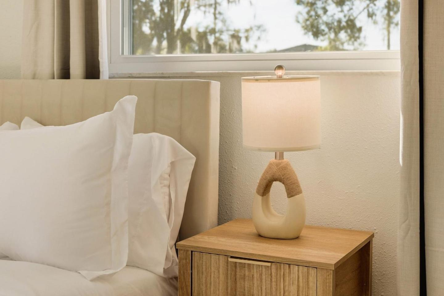 Elegant Auburndale Rooms Near the Speedway & Lake