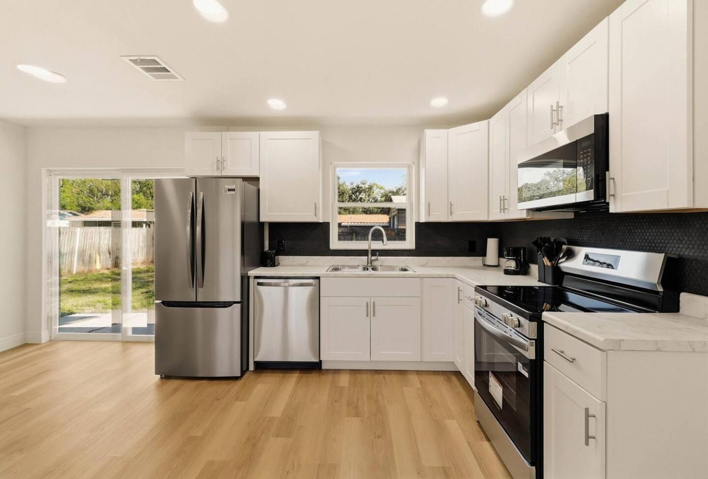 Elegant Auburndale Rooms Near the Speedway & Lake