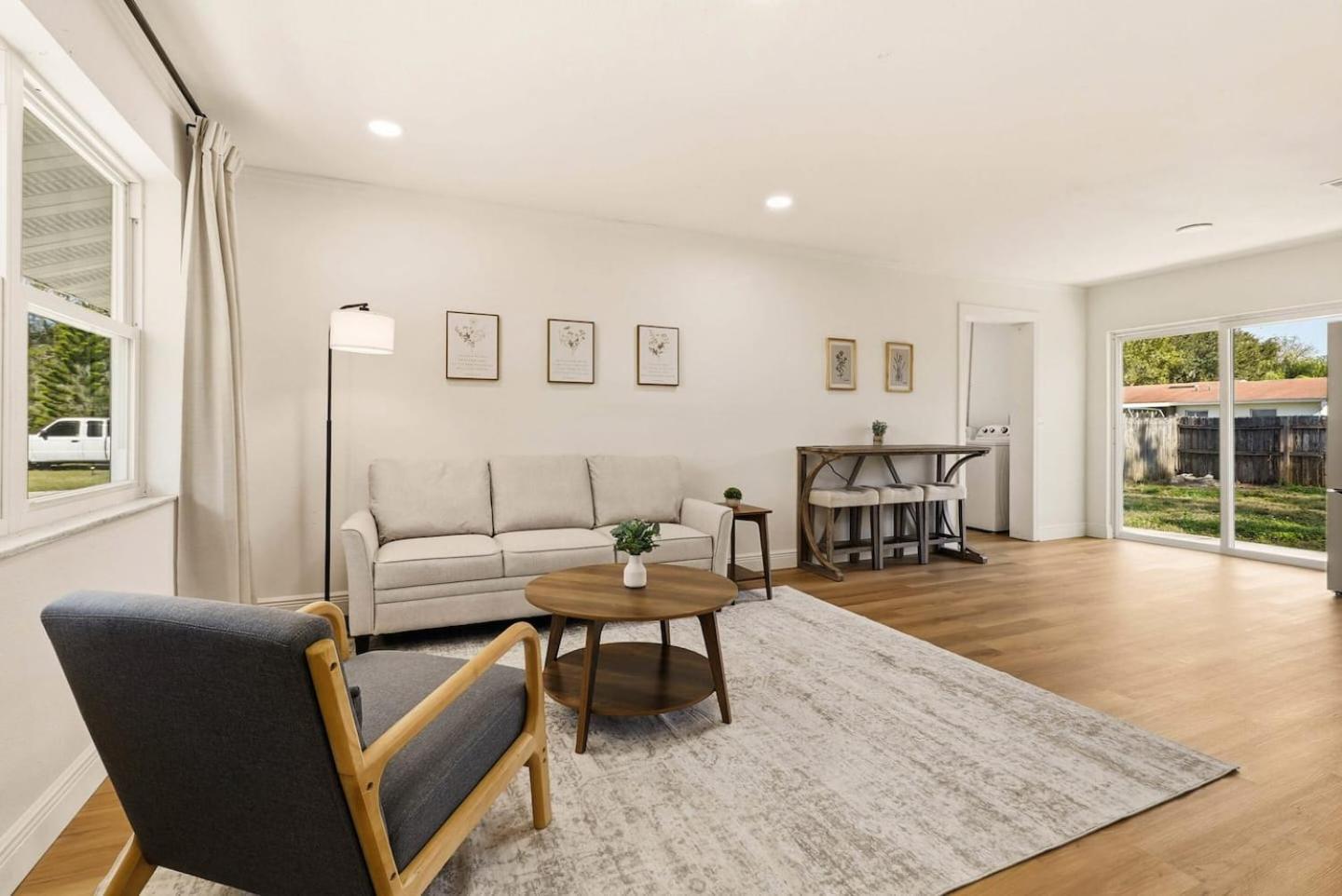 Elegant Auburndale Rooms Near the Speedway & Lake