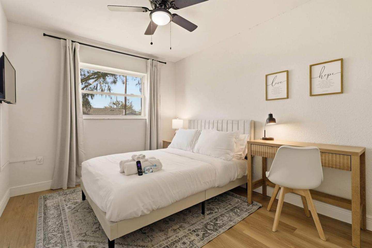 Elegant Auburndale Rooms Near the Speedway & Lake