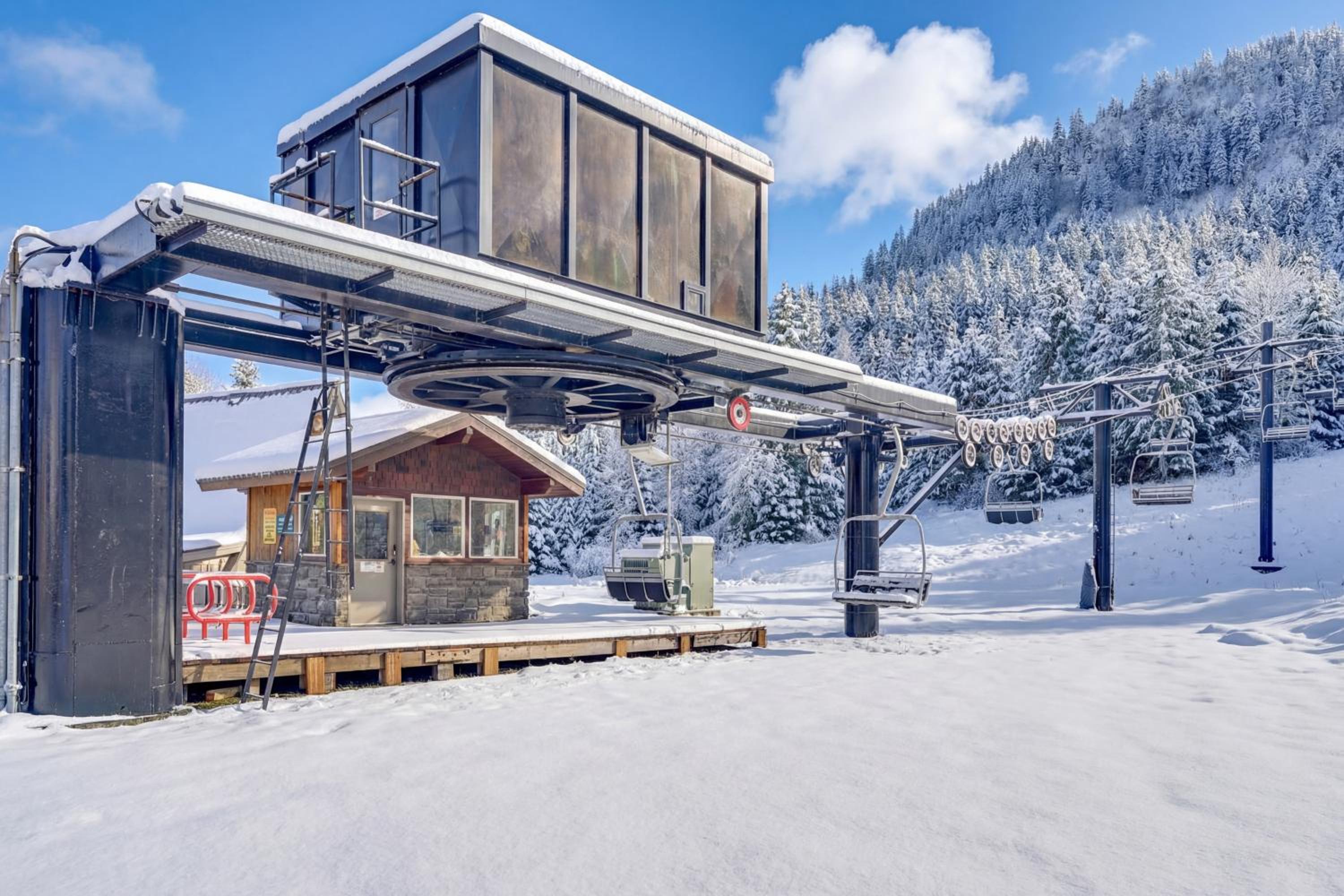 Ski In and Out The Mountainside House with Hot Tub!