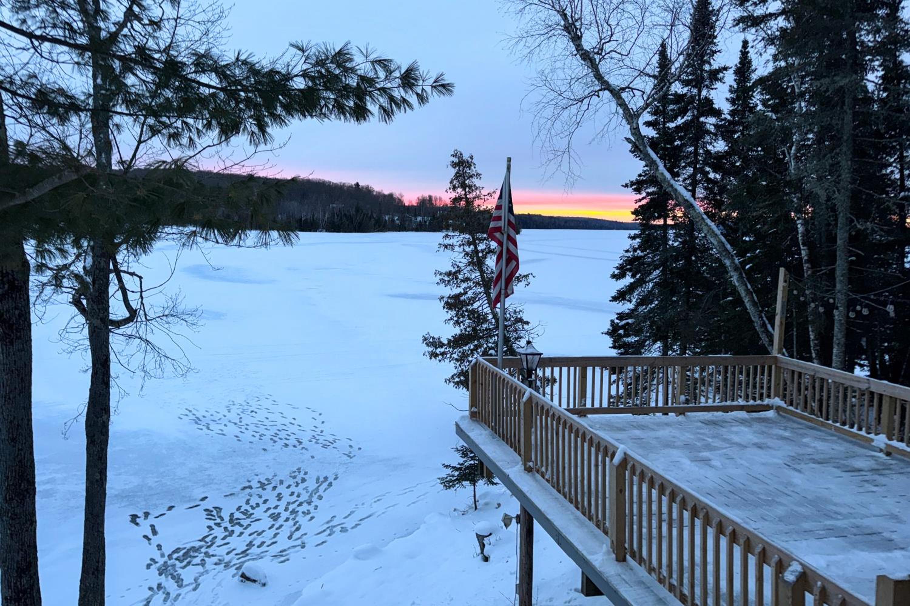 All-Season Adventures! Chicaugon Lakefront Gem