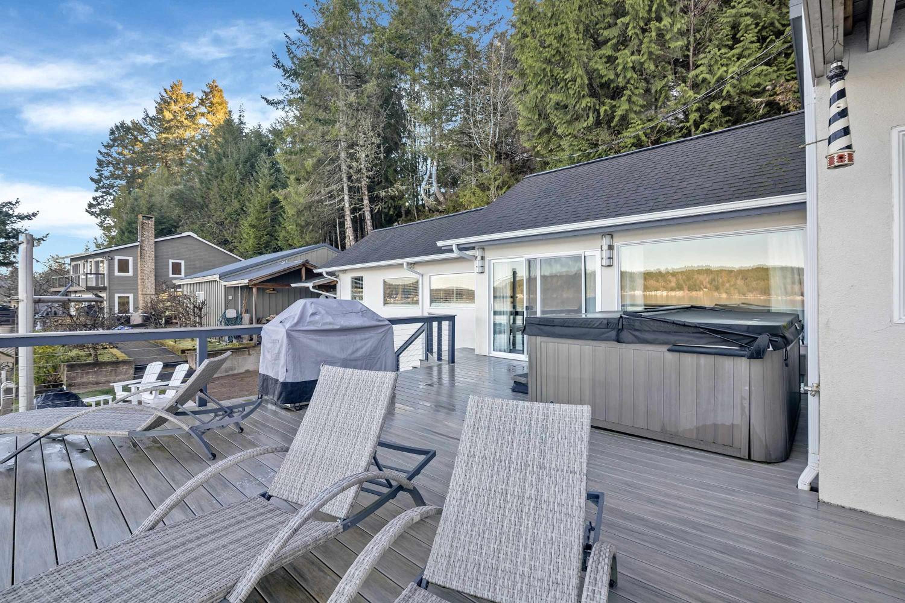 Hood Canal Waterfront - Dock Hot Tub BBQ Games