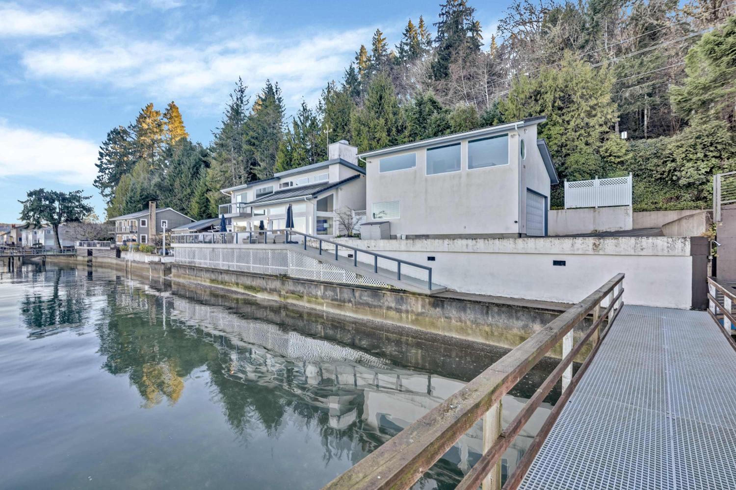 Hood Canal Waterfront - Dock Hot Tub BBQ Games