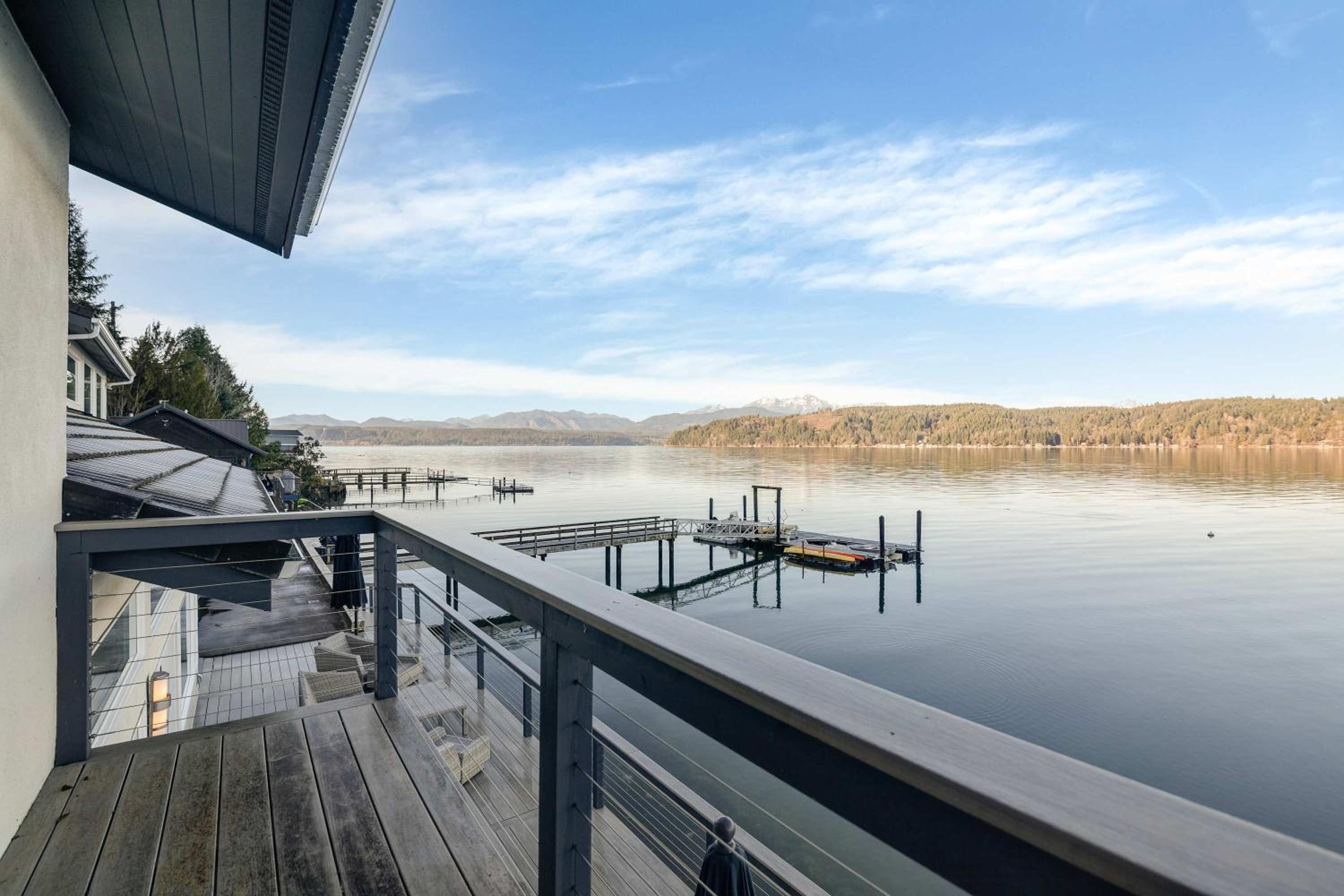 Hood Canal Waterfront - Dock Hot Tub BBQ Games