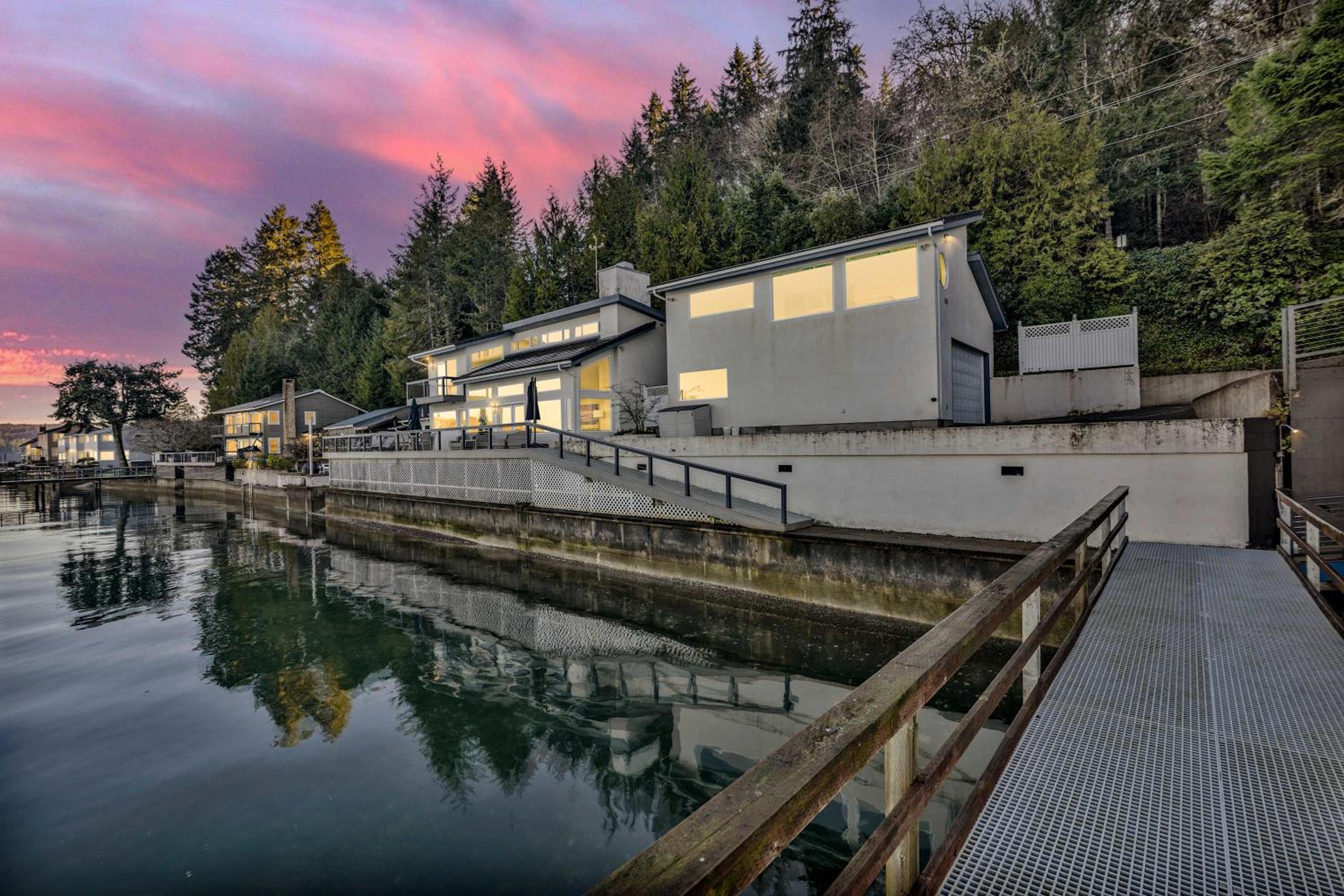Hood Canal Waterfront - Dock Hot Tub BBQ Games