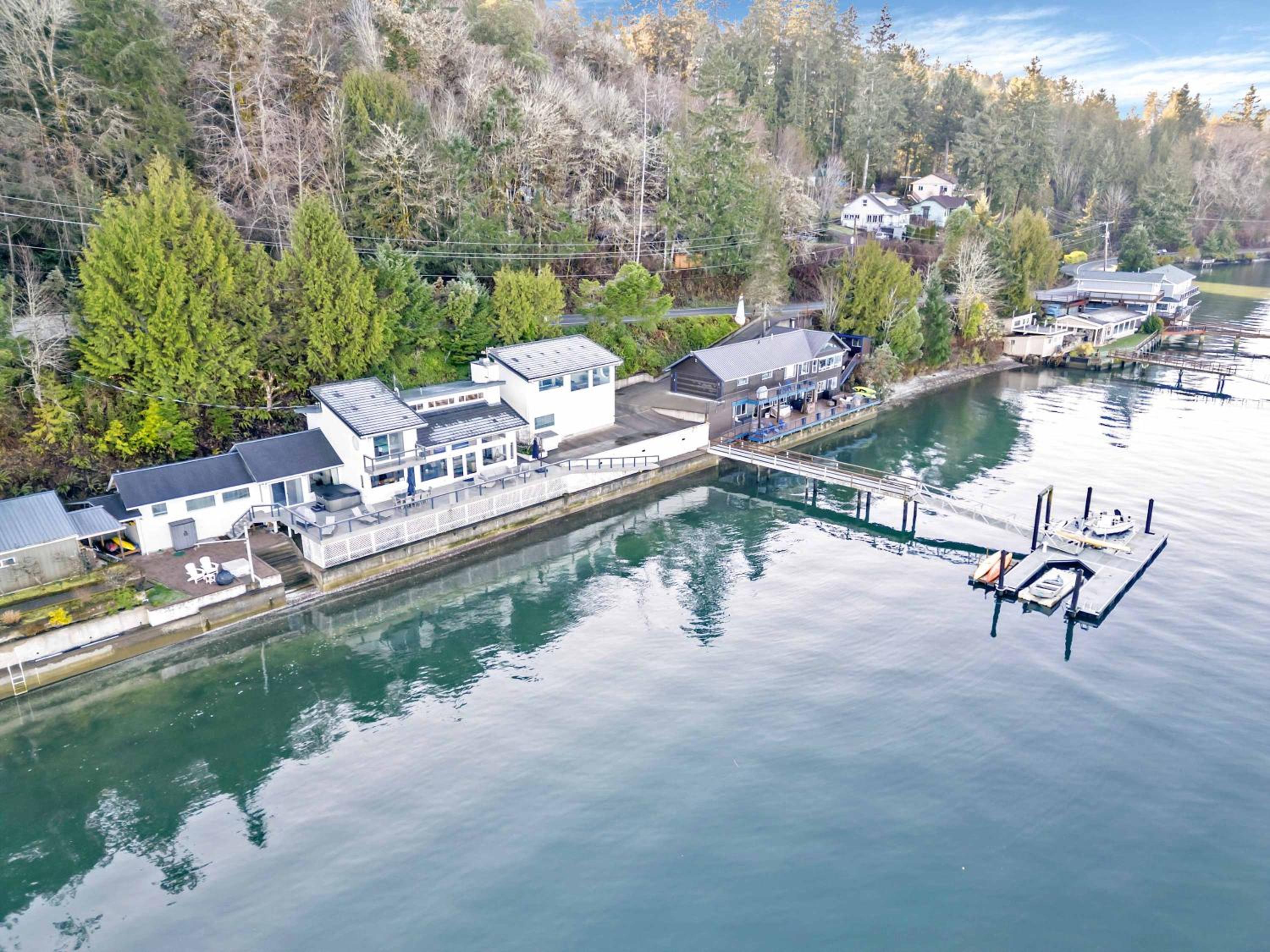 Hood Canal Waterfront - Dock Hot Tub BBQ Games
