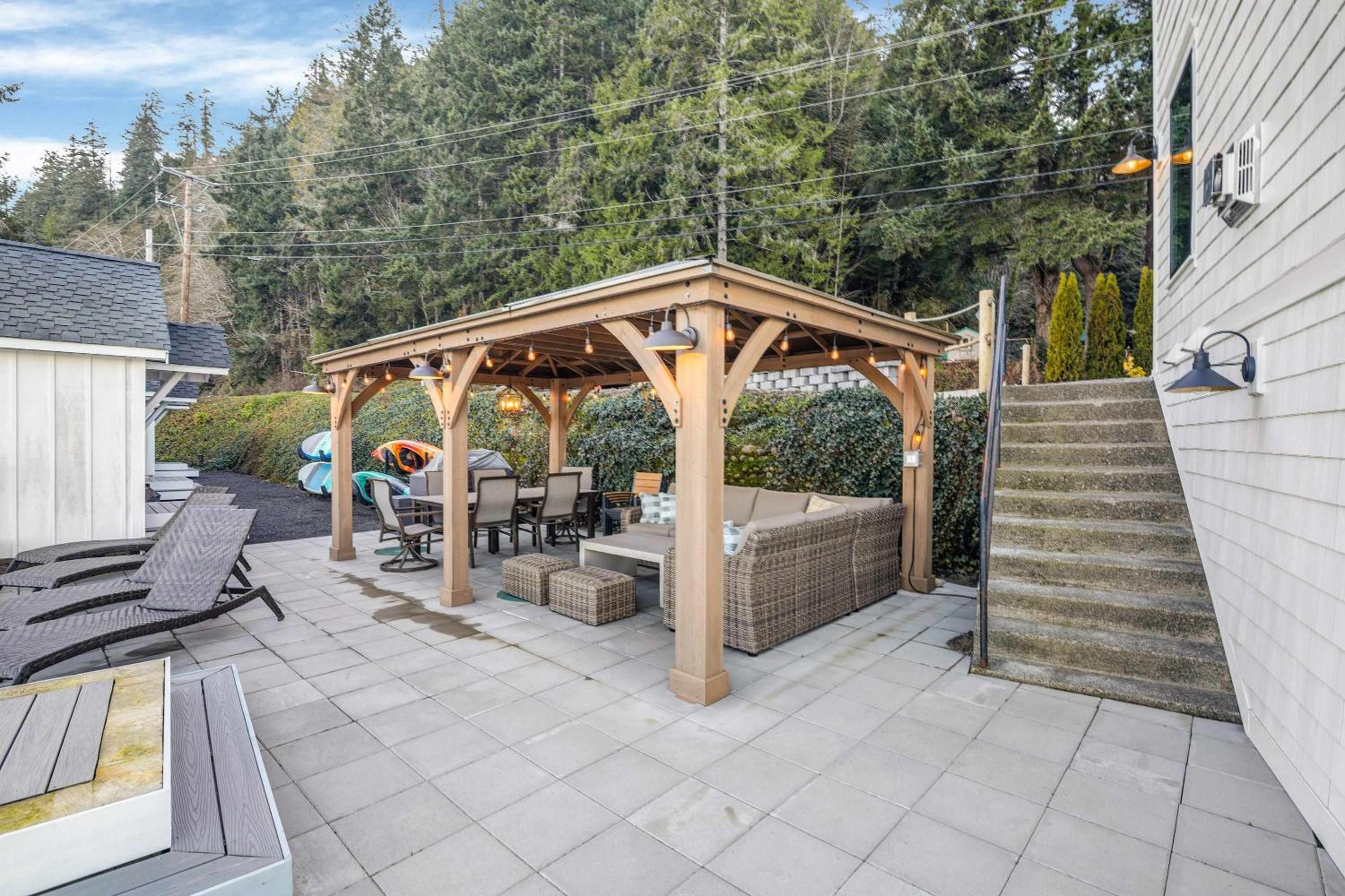 Waterfront Retreat - Hot Tub Fireplace Pier