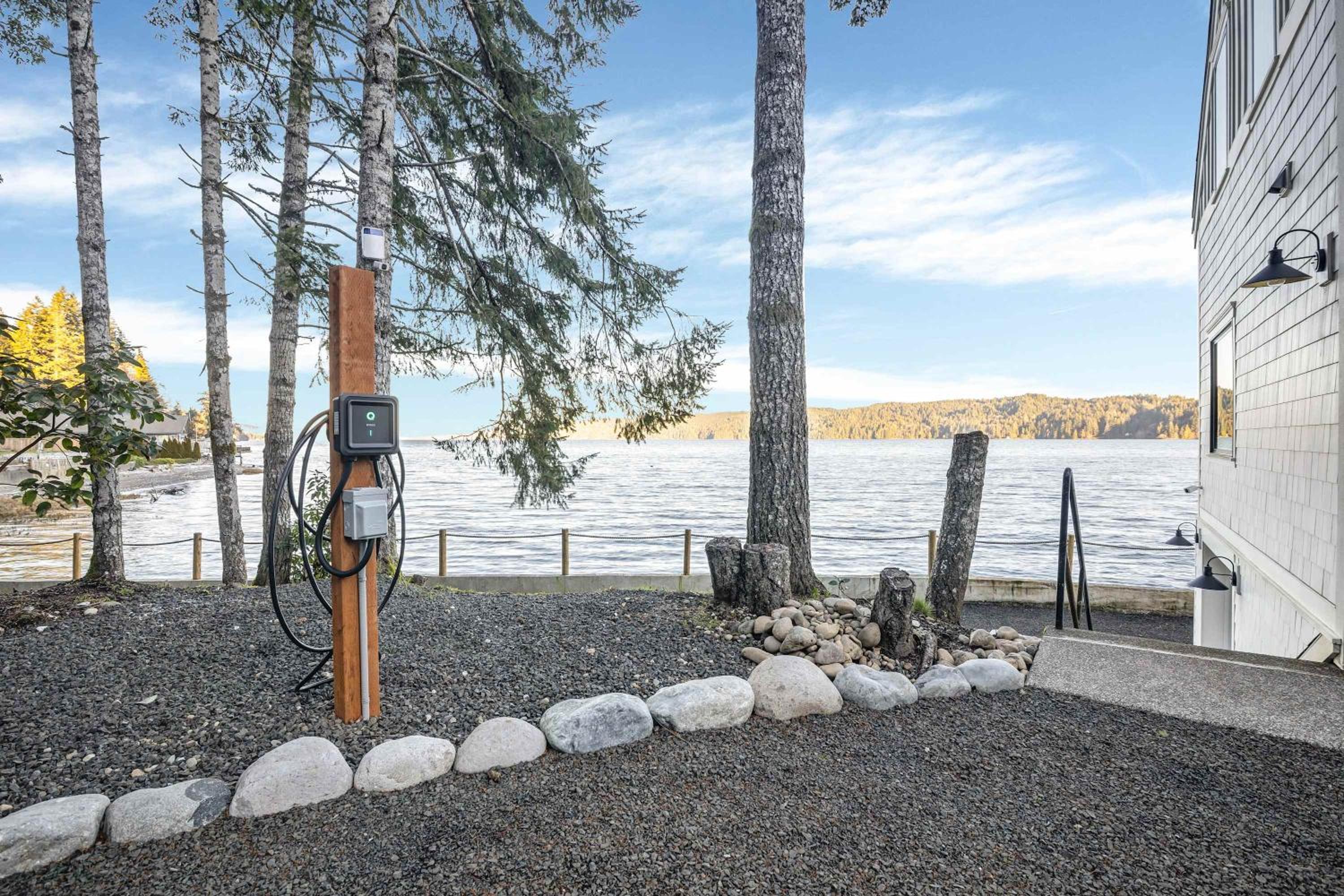 Waterfront Retreat - Hot Tub Fireplace Pier