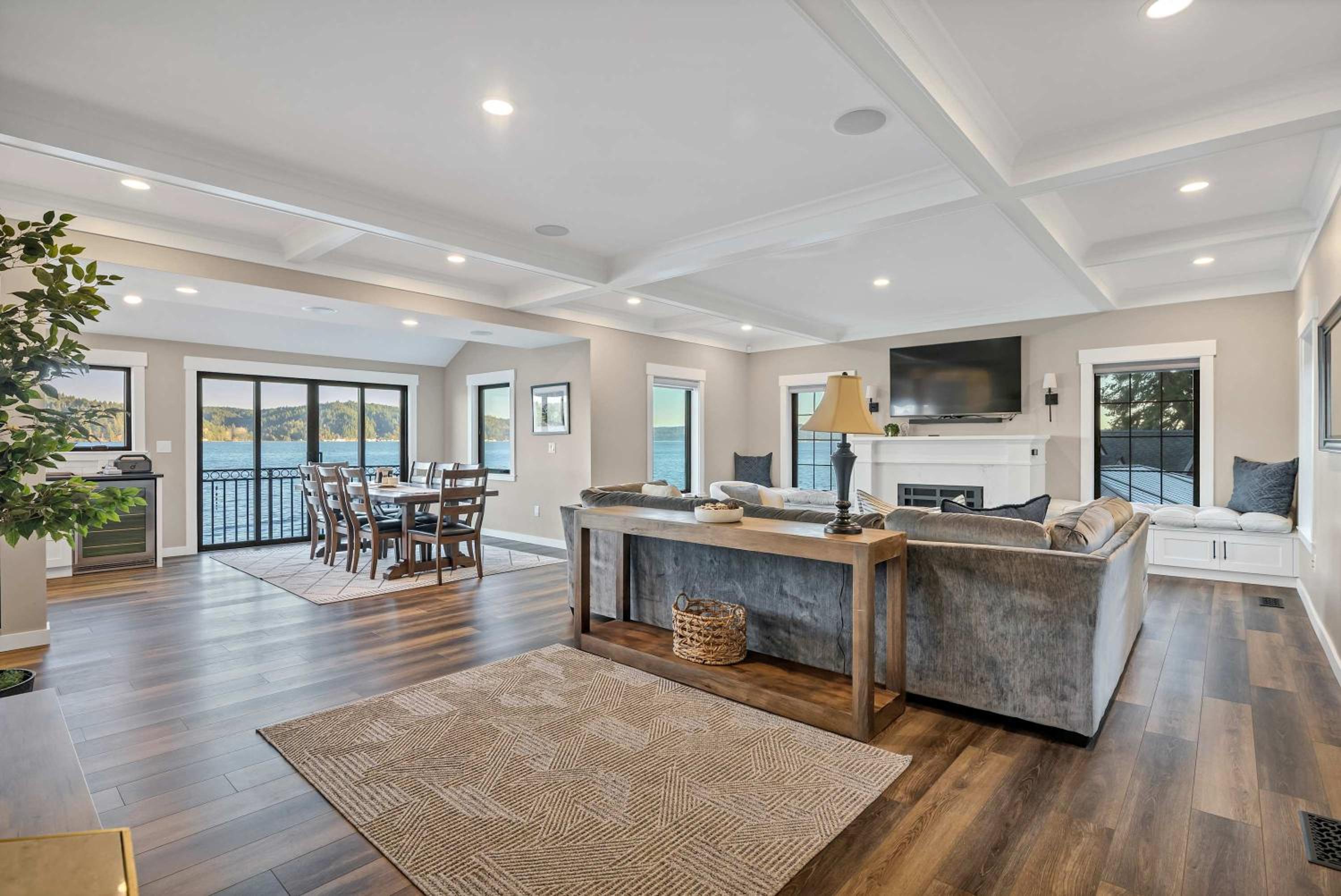 Waterfront Retreat - Hot Tub Fireplace Pier