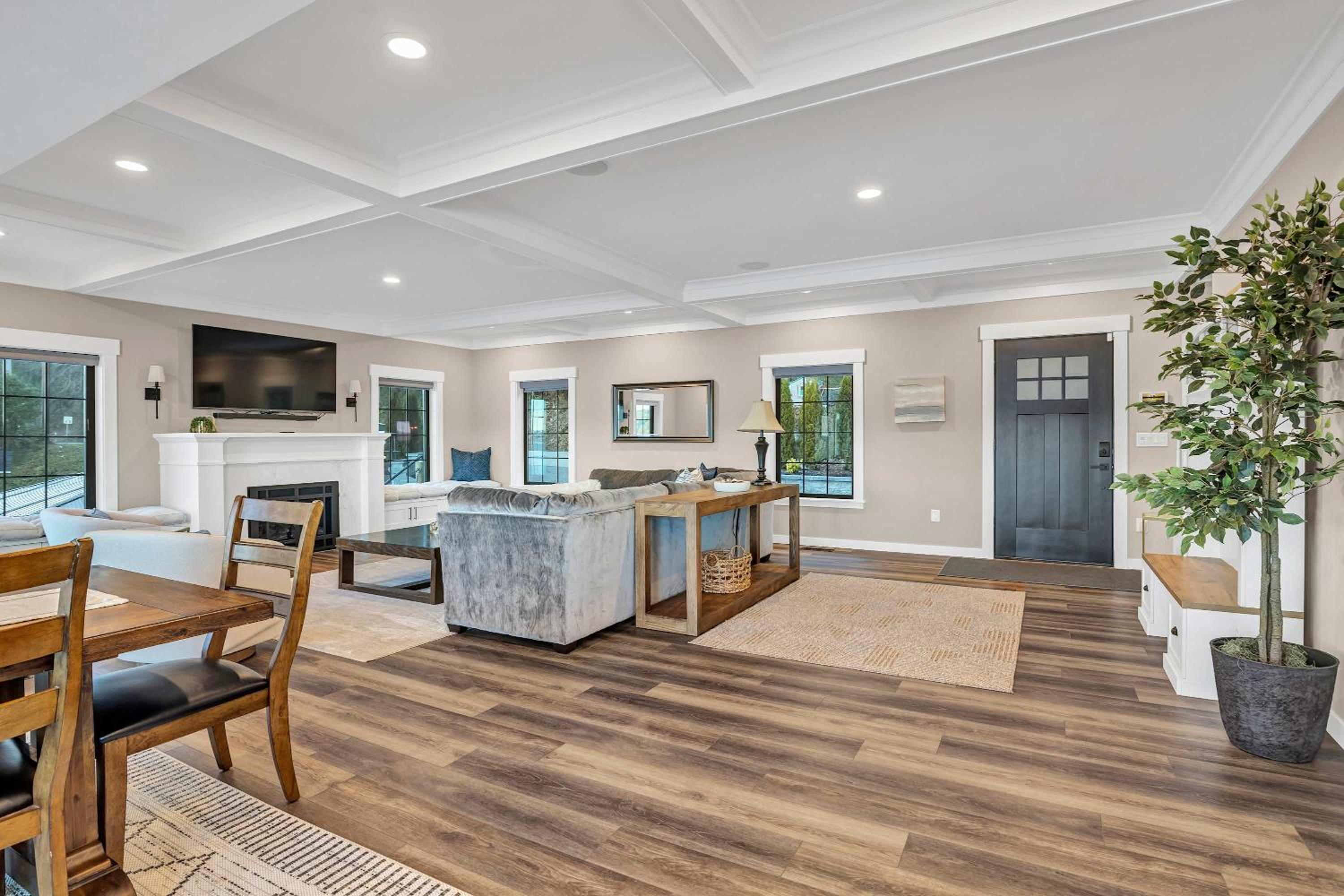 Waterfront Retreat - Hot Tub Fireplace Pier