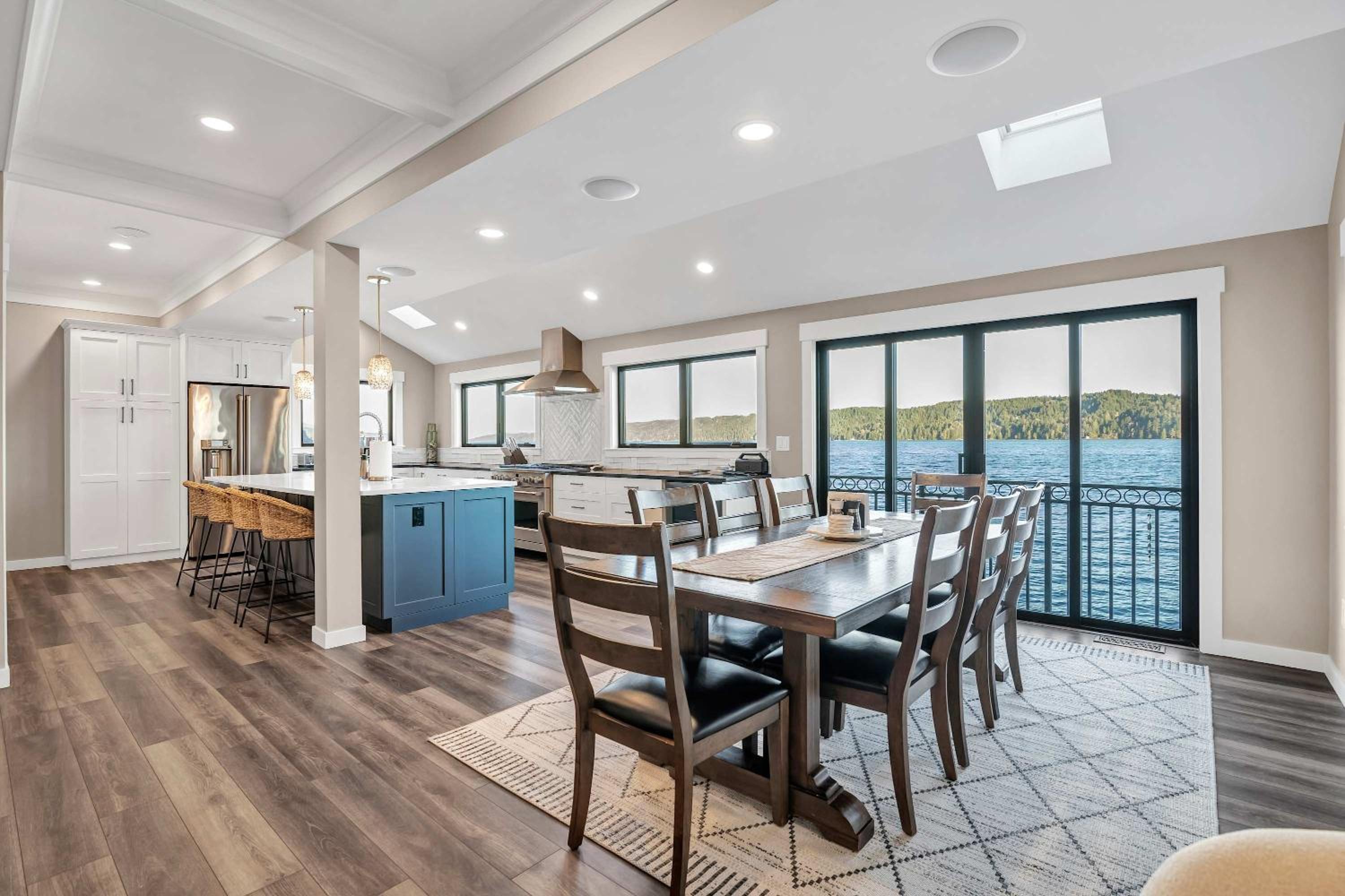 Waterfront Retreat - Hot Tub Fireplace Pier