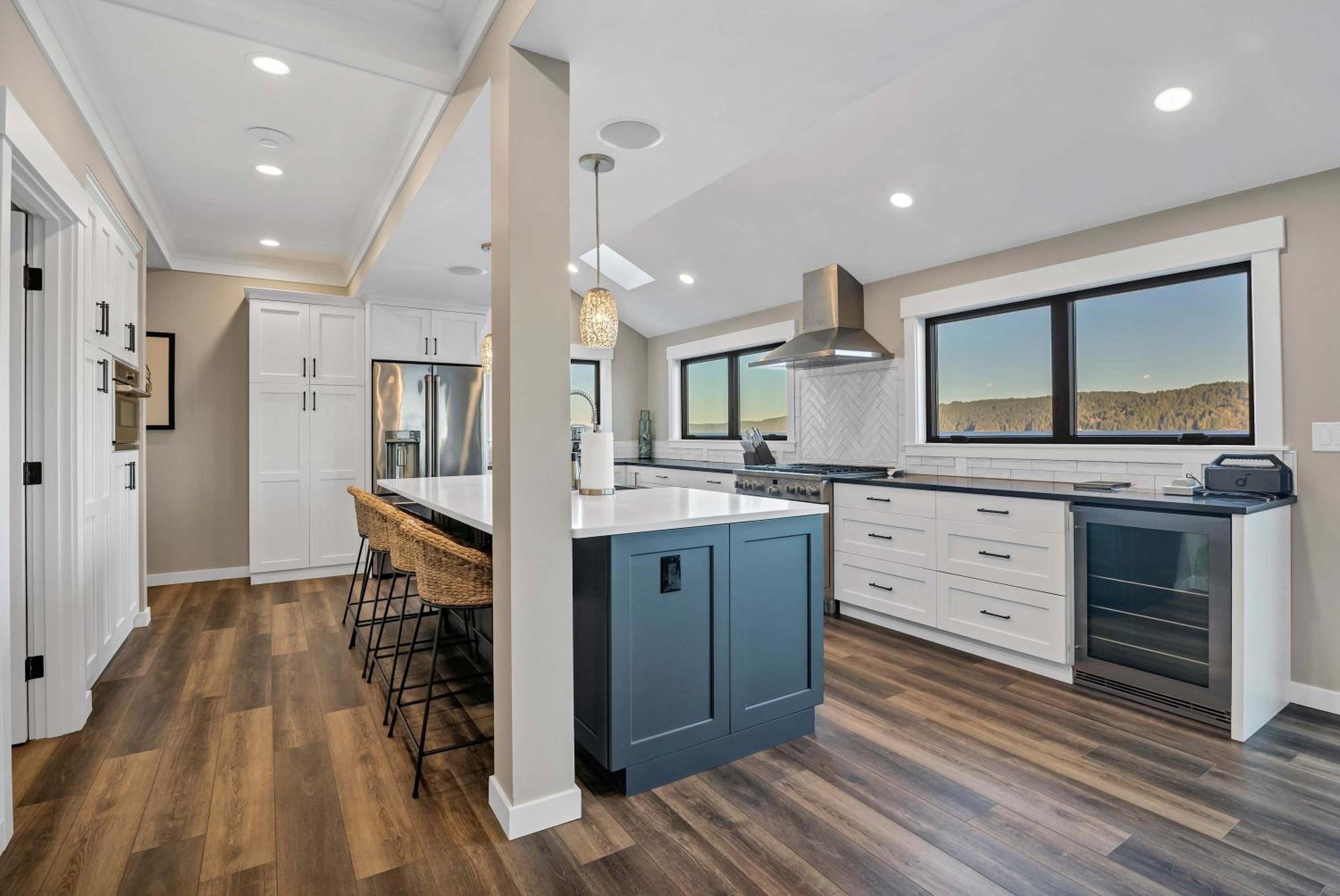 Waterfront Retreat - Hot Tub Fireplace Pier