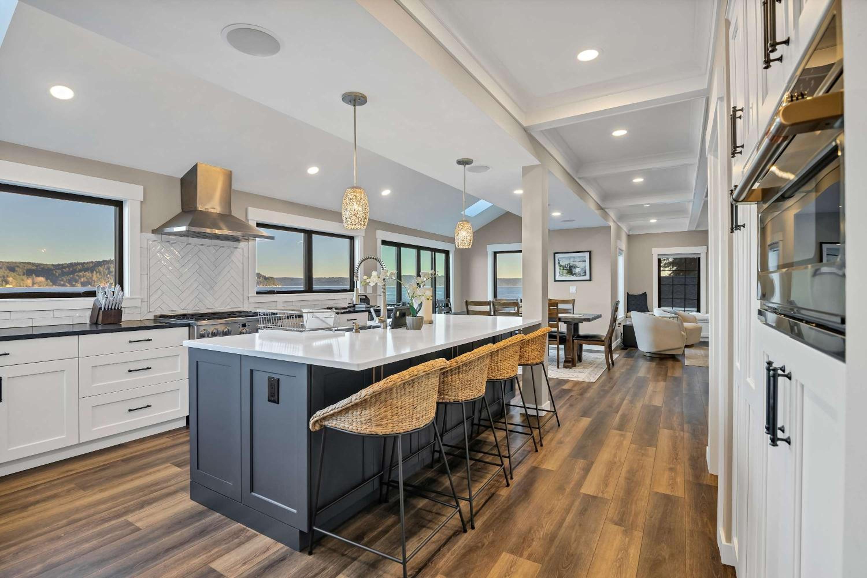 Waterfront Retreat - Hot Tub Fireplace Pier