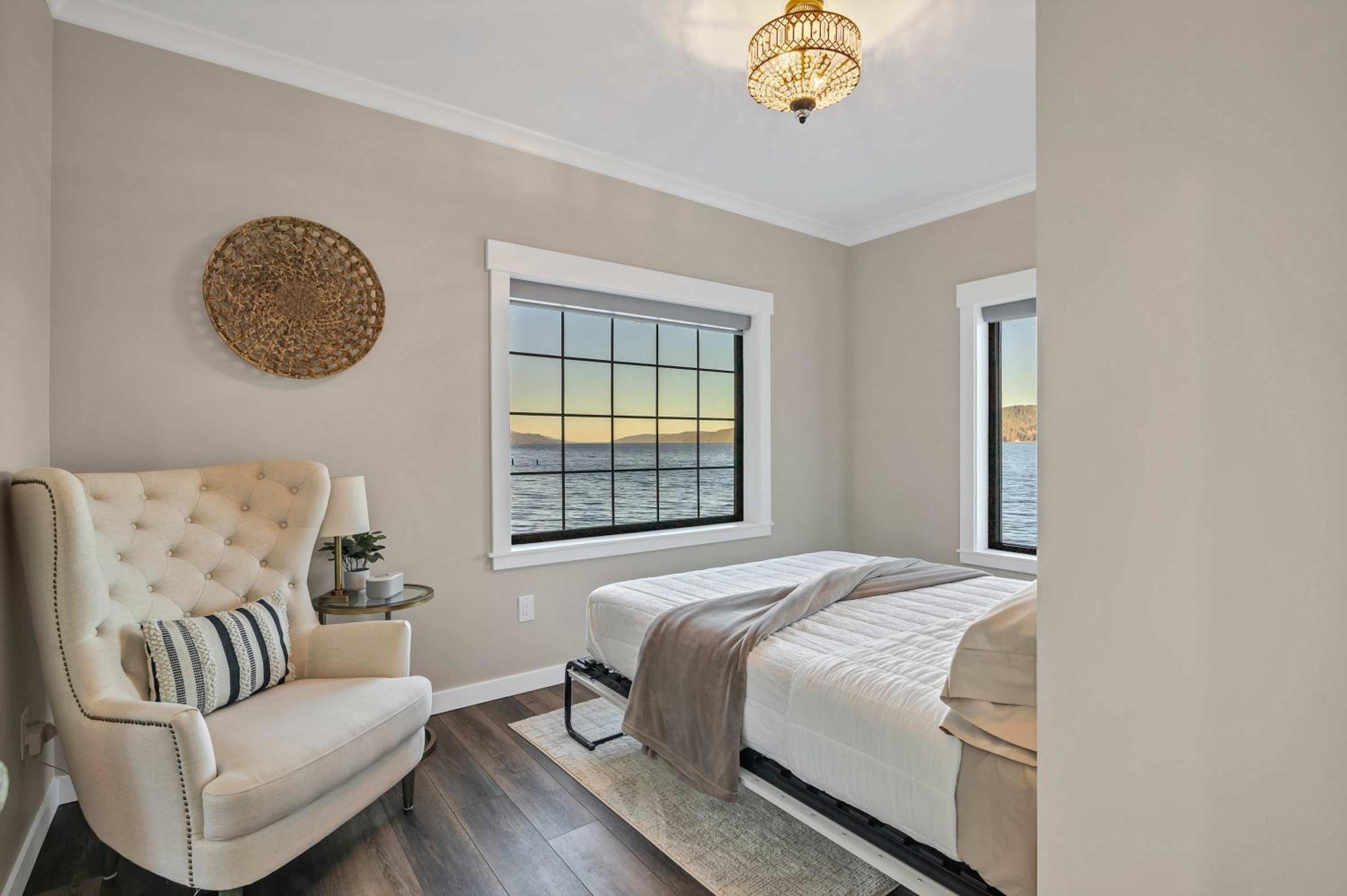 Waterfront Retreat - Hot Tub Fireplace Pier