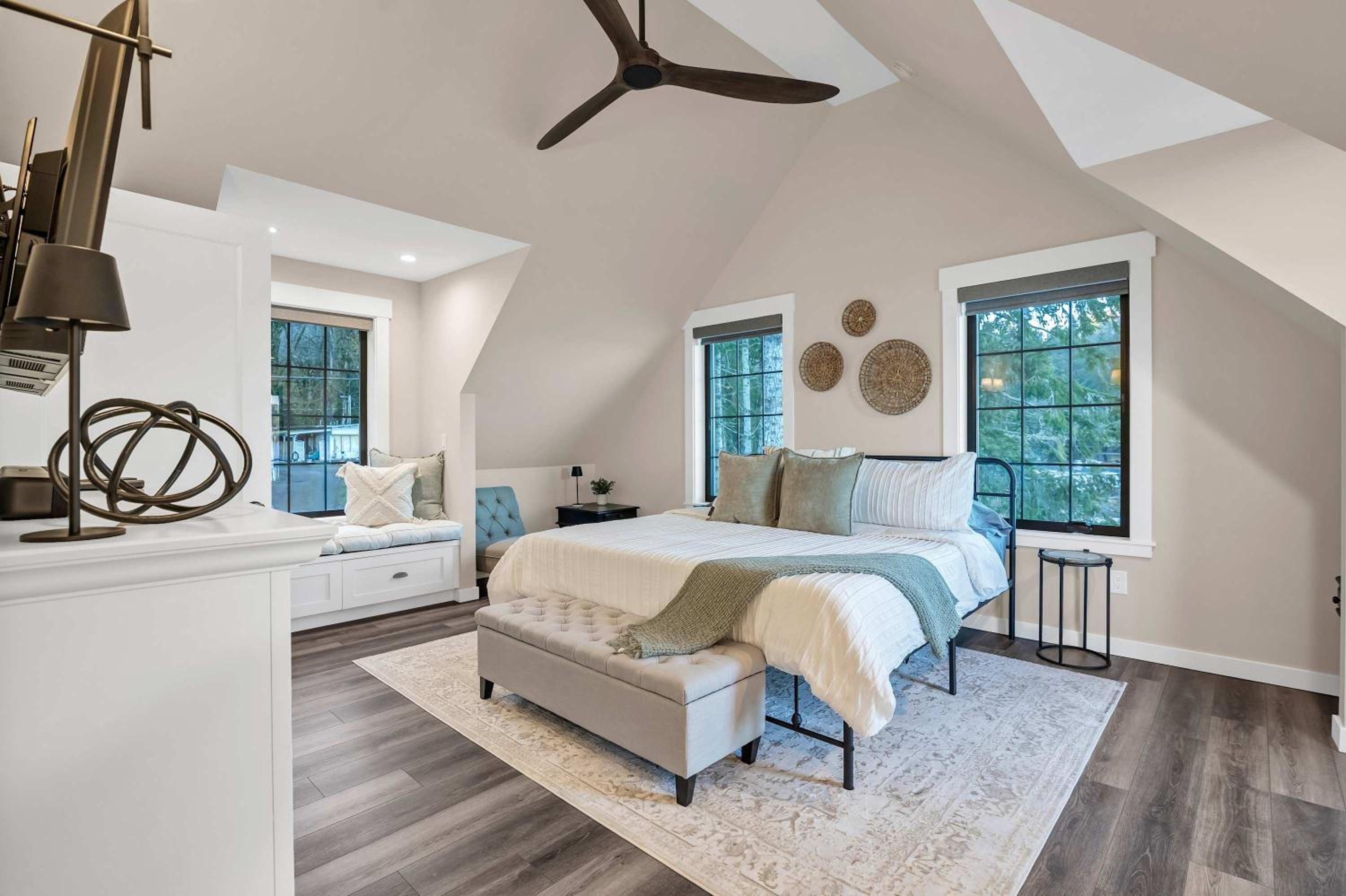 Waterfront Retreat - Hot Tub Fireplace Pier