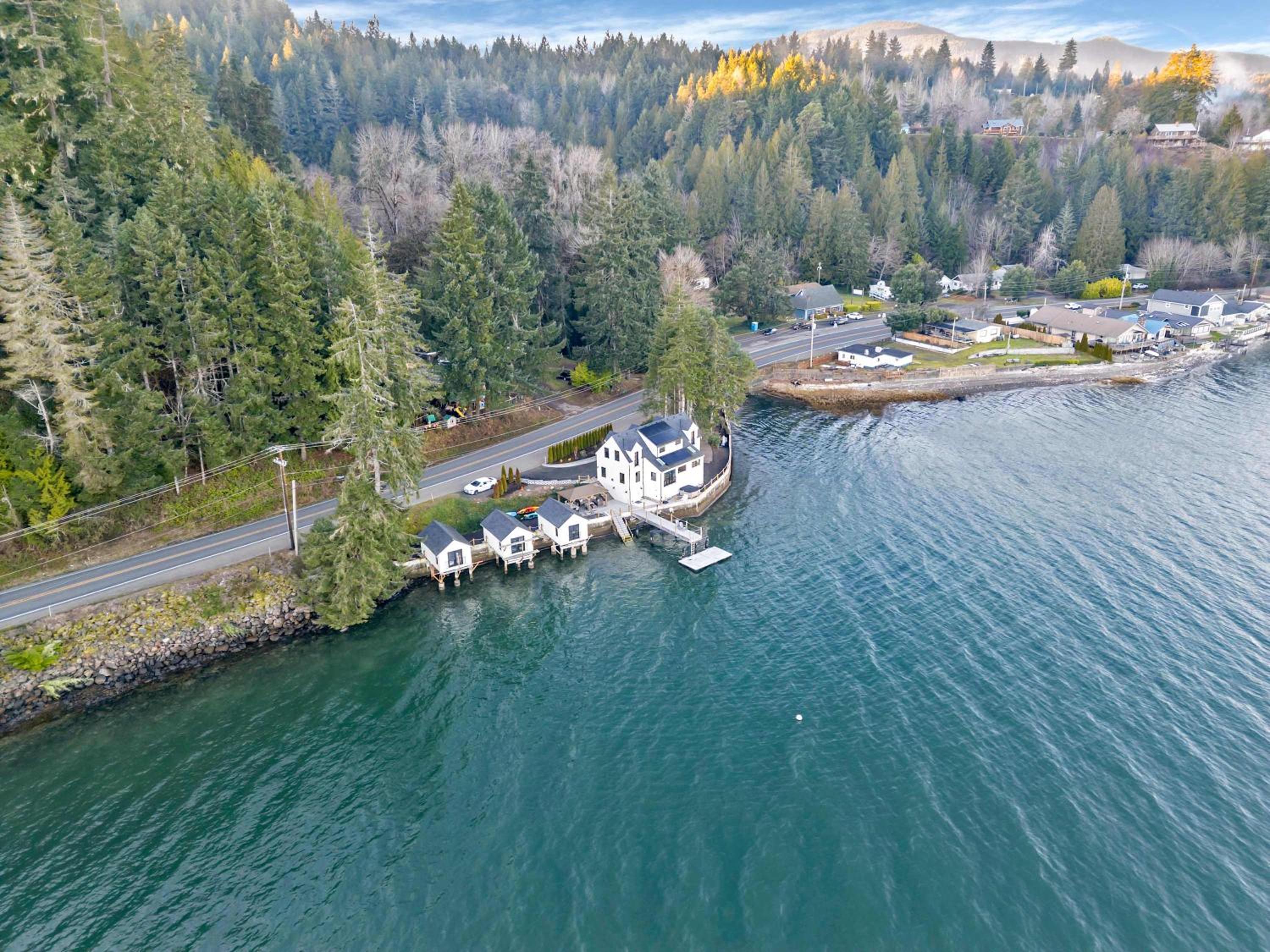 Waterfront Retreat - Hot Tub Fireplace Pier