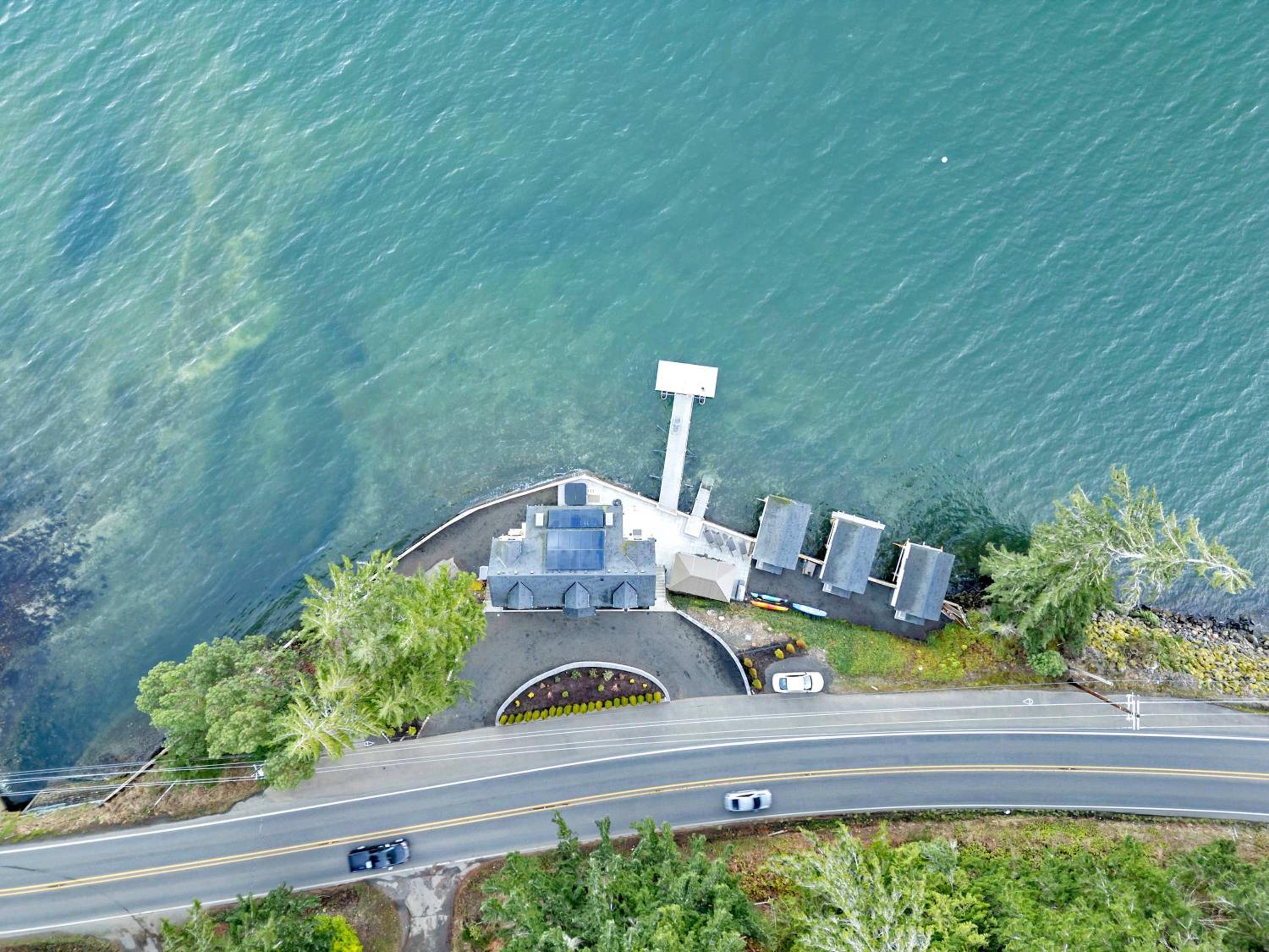 Waterfront Retreat - Hot Tub Fireplace Pier