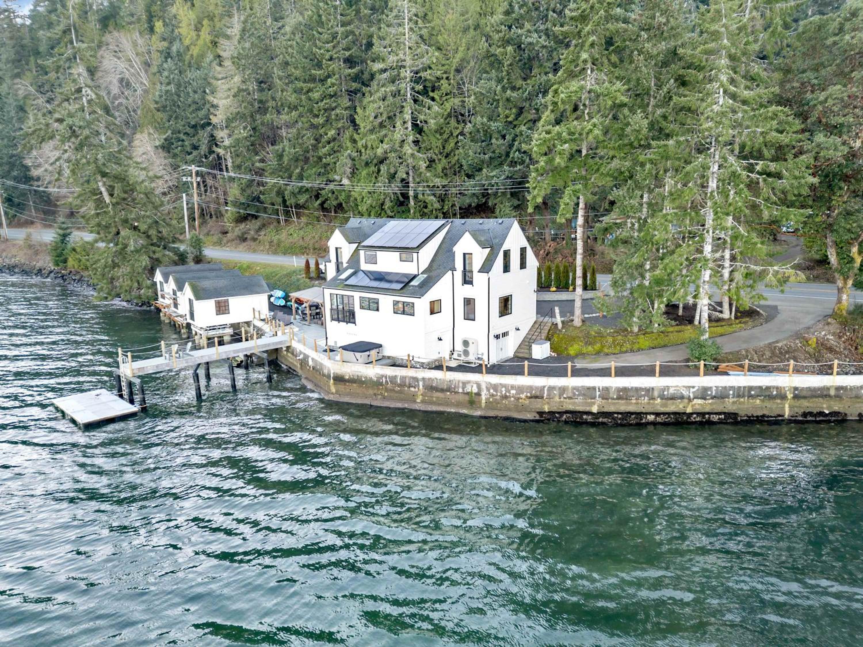 Waterfront Retreat - Hot Tub Fireplace Pier