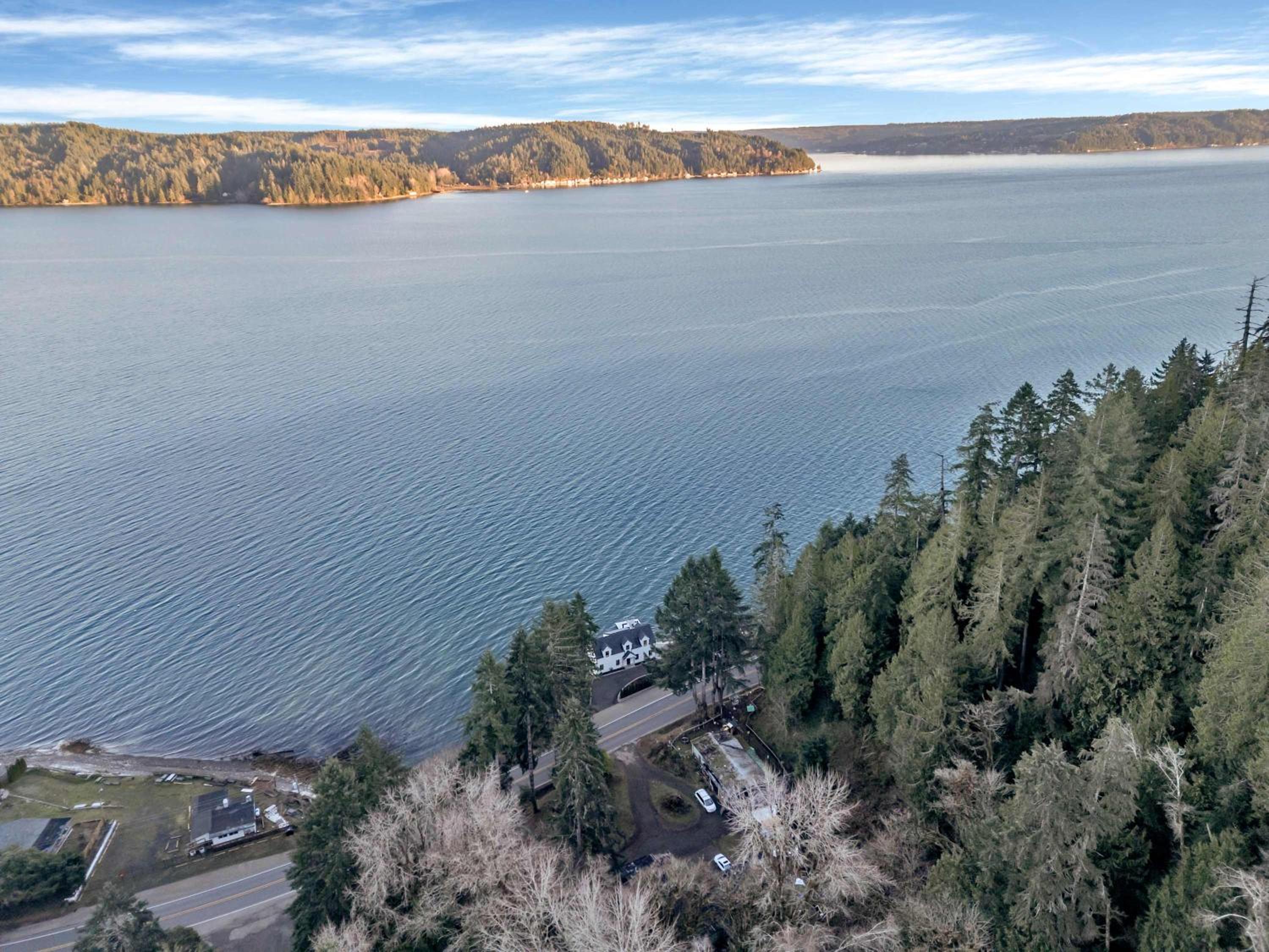Waterfront Retreat - Hot Tub Fireplace Pier
