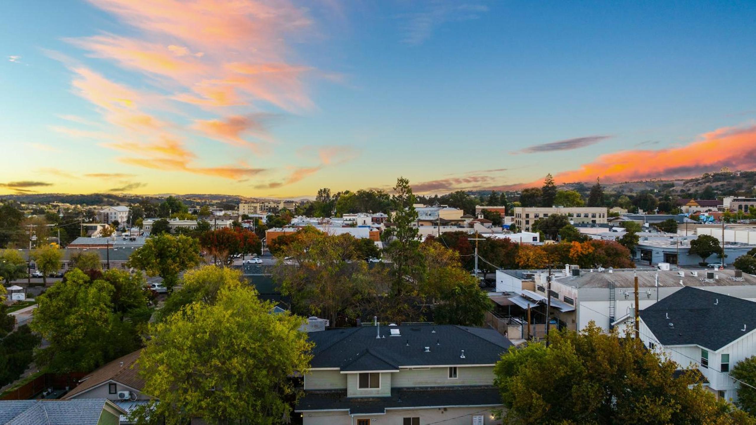 Walk to Downtown Paso Sip Local Wine Under the Stars Casa Robles by AvantStay