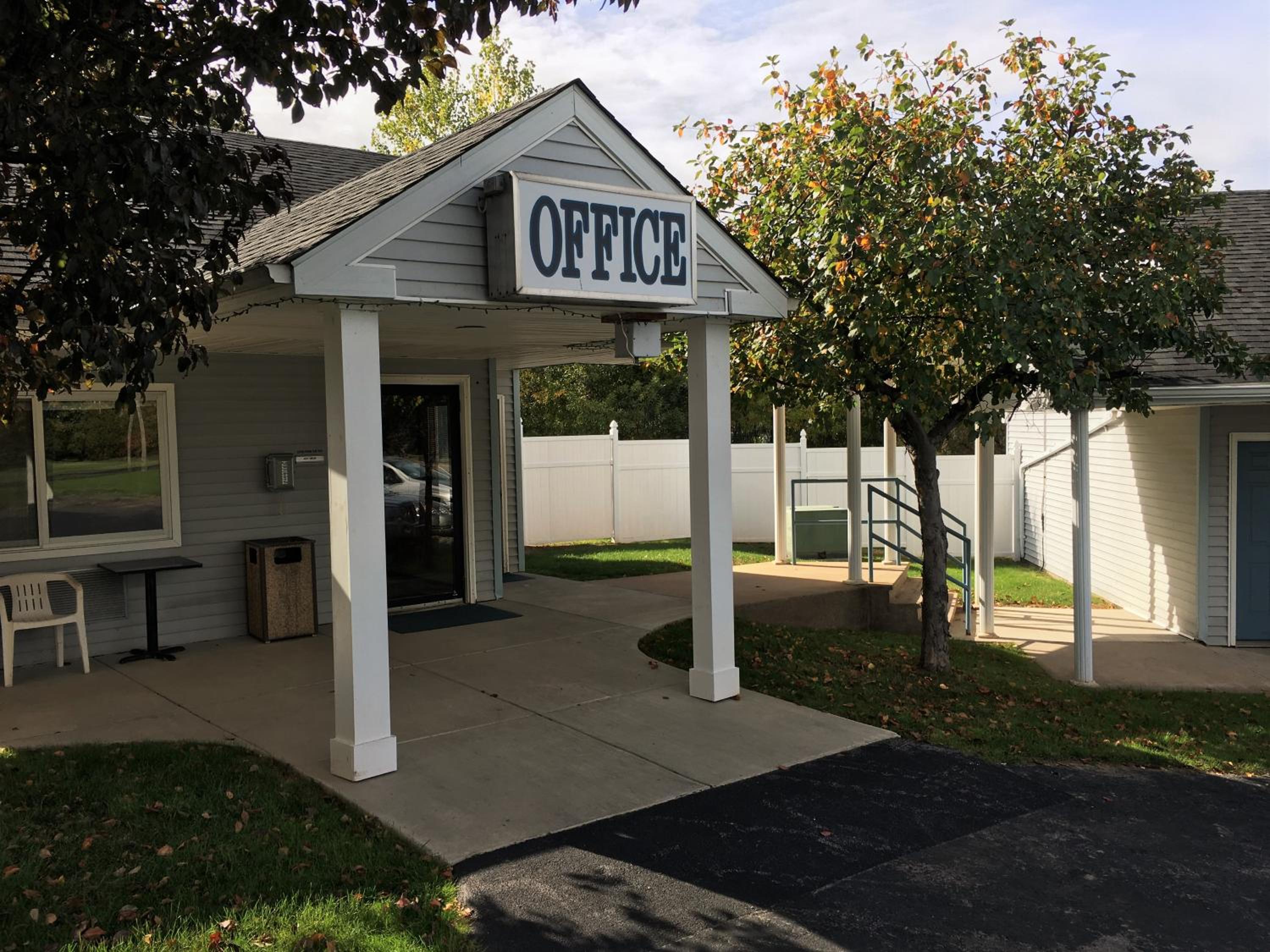 Dollinger's Motor Inn